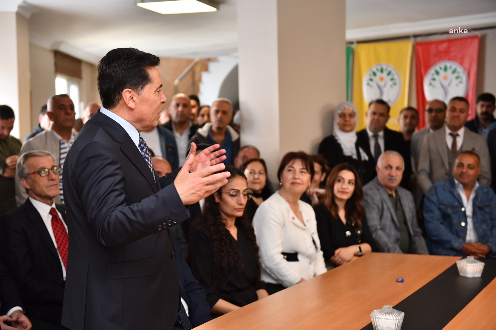 ESENYURT BELEDİYE BAŞKANI ÖZER, İLÇEDEKİ SİYASİ PARTİLERLE BAYRAMLAŞTI