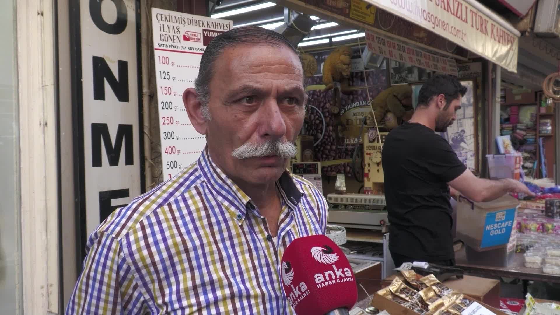 BAYRAMIN TADI KALMADI... İZMİR'DE ESNAF VE EMEKLİ YURTTAŞLAR HAYAT PAHALILIĞINDAN YAKINDI: “BU İNSANLAR NASIL GEÇİNİYOR DİYE SORAN VAR MI?”