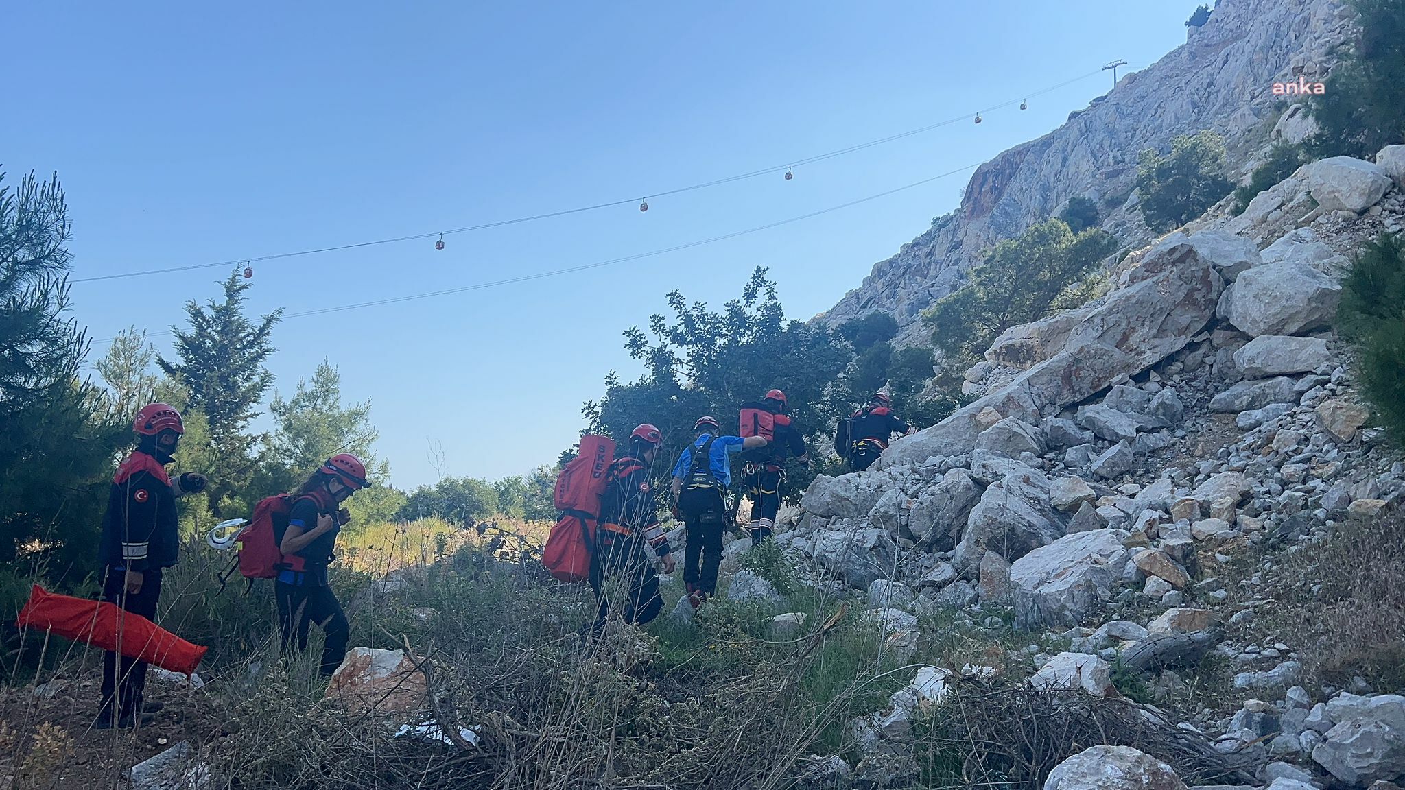 İZMİR İTFAİYESİ, ANTALYA'DA TELEFERİK KAZASININ ARDINDAN BAŞLATILAN KURTARMA ÇALIŞMALARINA KATILDI