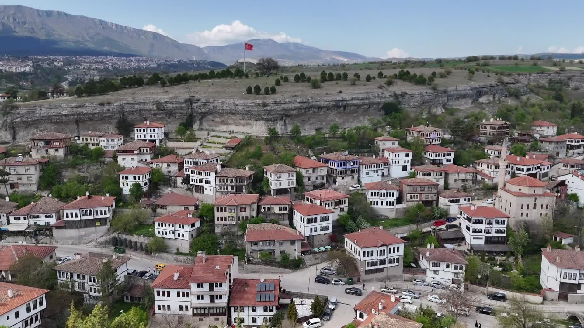 TARİHİ KENT SAFRANBOLU'DA BAYRAM HAREKETLİLİĞİ SÜRÜYOR