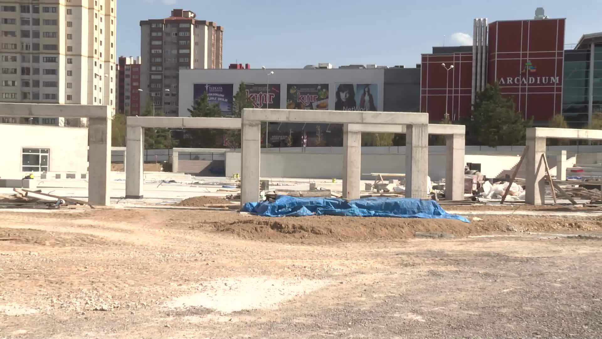 KORU MAHALLESİ KAPALI OTOPARK VE KENT MEYDANI ÇALIŞMALARI HIZLA DEVAM EDİYOR