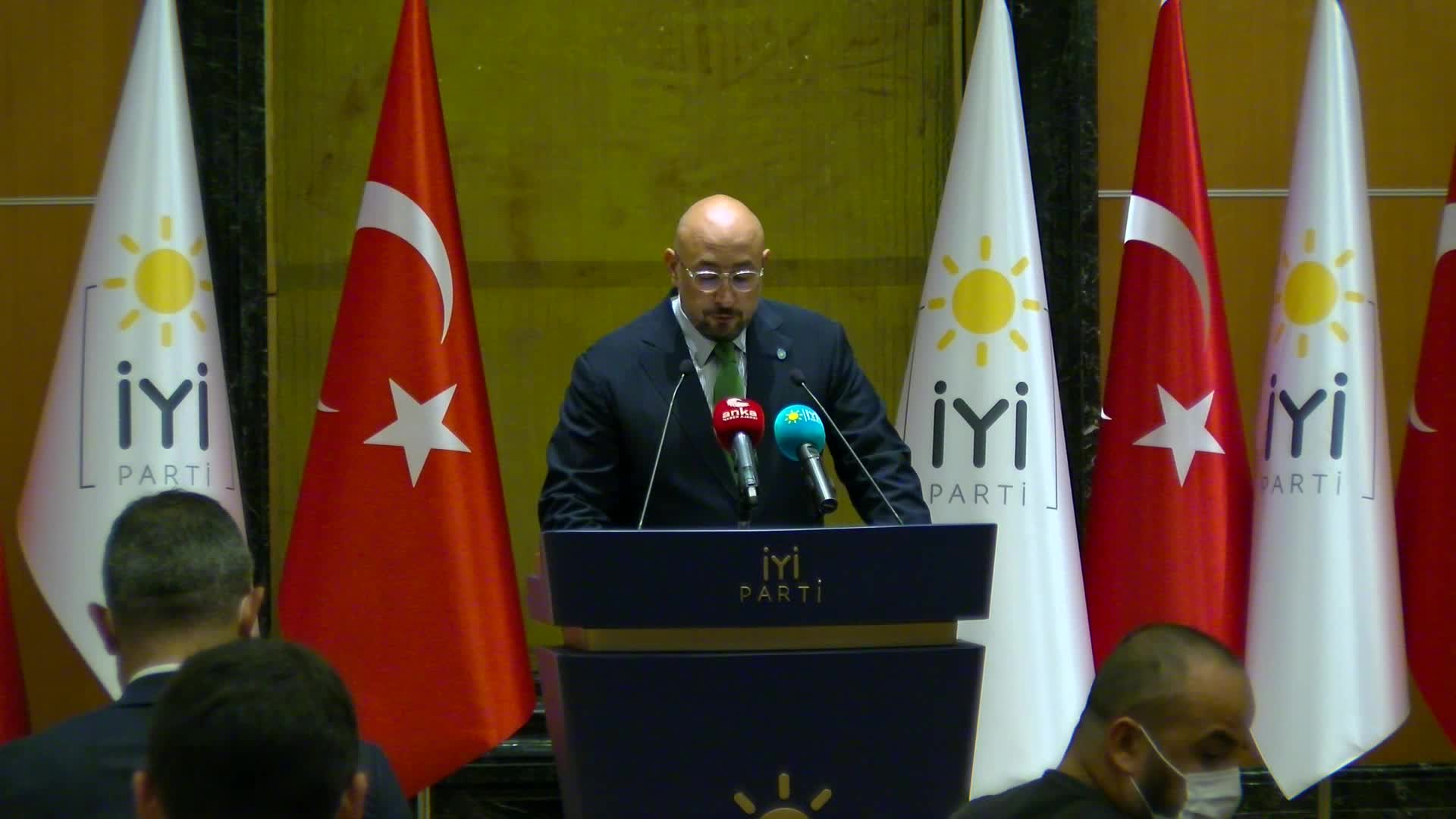 MERAL AKŞENER'İN YENİ 'A TAKIMI' BELLİ OLDU