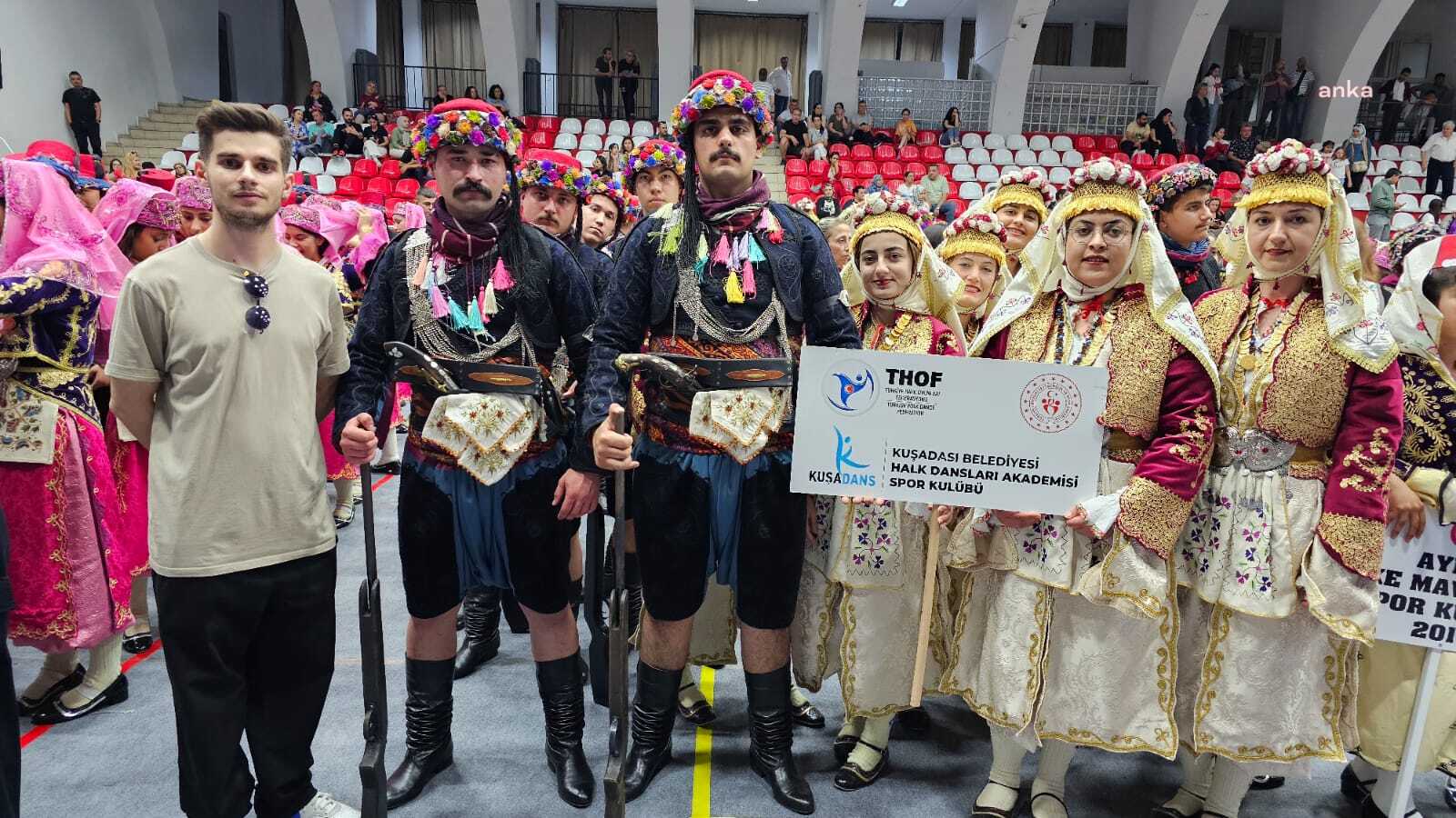 KUŞADASI BELEDİYESİ HALK DANSLARI AKADEMİSİ SPOR KULÜBÜ’NDEN 3 KUPA BİRDEN