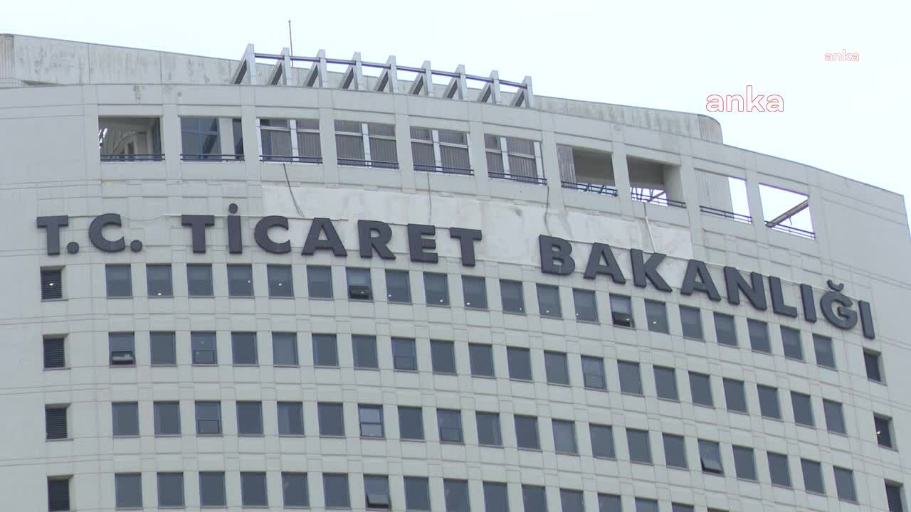 TİCARET BAKANLIĞI'NDAN YALANLAMA: "İSRAİL İLE İHRACAT KISITLAMASINA TABİ OLAN 54 ÜRÜN GRUBUNDAKİ 1019 ÜRÜNE, 9 NİSAN'DAN İTİBAREN GÜMRÜKLERİMİZDE İHRACAT TESCİL İŞLEMİ KESİNLİKLE YAPILMAMAKTADIR"