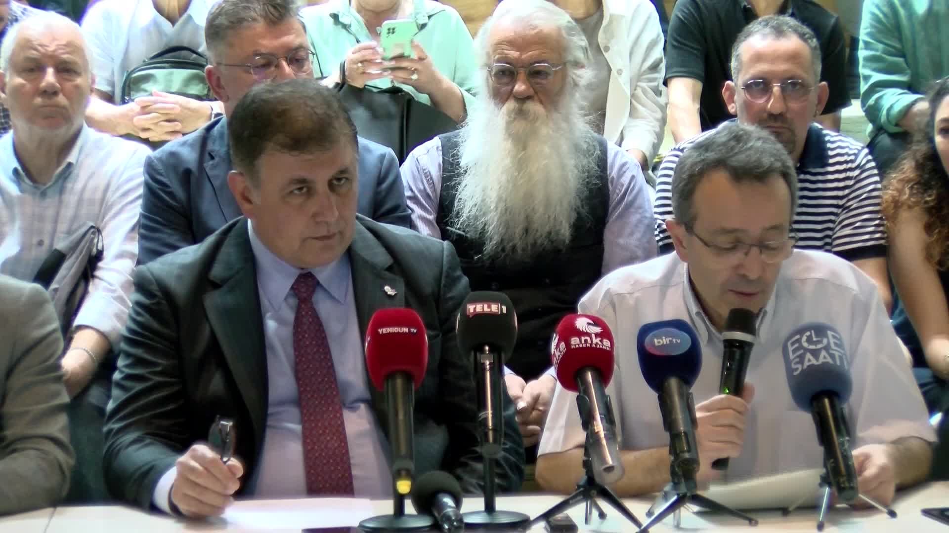 İZMİR'DEN 'ASBESTLİ GEMİ' TEPKİSİ... CEMİL TUGAY'DAN BAKANLIĞA ÇAĞRI: “BİR AN ÖNCE DENETLENEBİLİR YAPILAR KURULMALI”