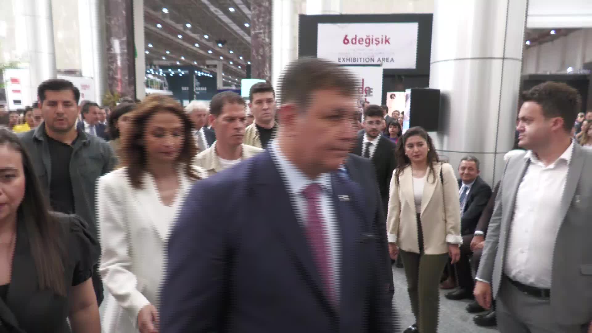 29'UNCU MARBLE İZMİR ULUSLARARASI DOĞALTAŞ VE TEKNOLOJİLERİ FUARI AÇILDI... CEMİL TUGAY: "BÖLGESEL OLARAK KALKINMAYA ÖNEM VERECEĞİZ"