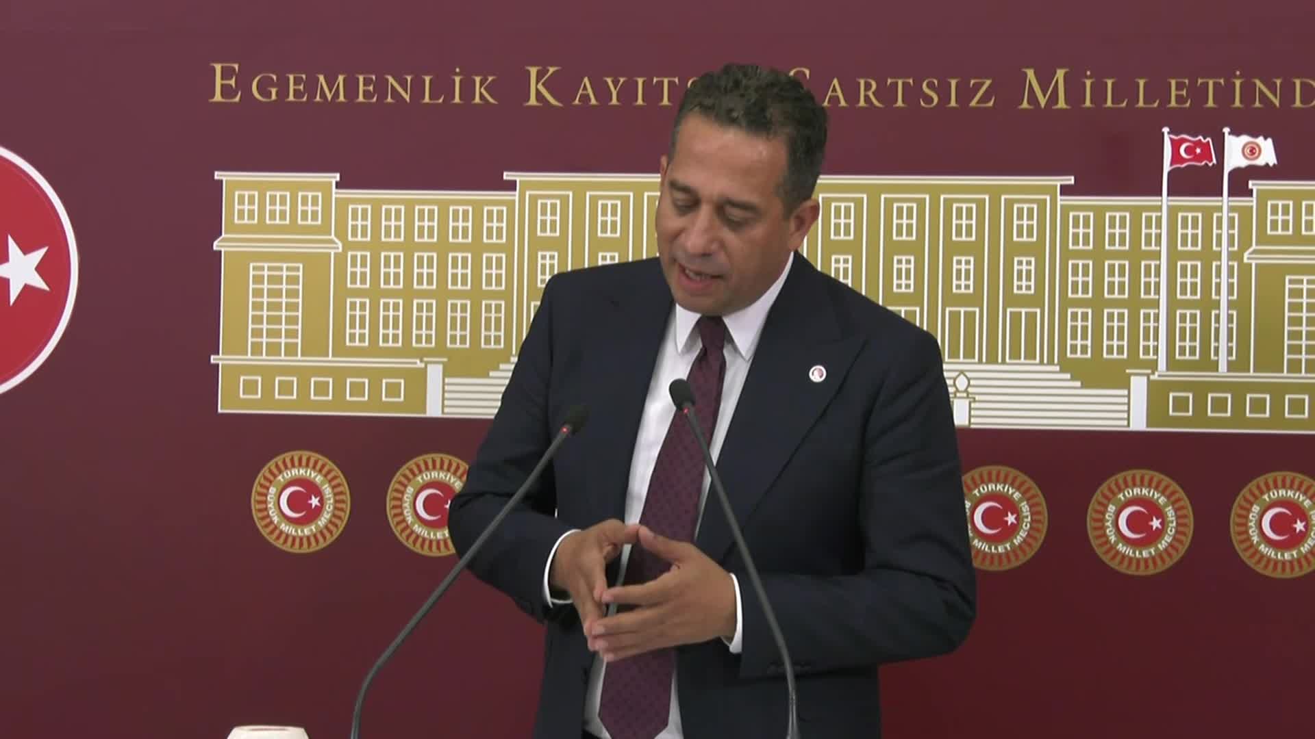ALİ MAHİR BAŞARIR'DAN BAKAN MEHMET ŞİMŞEK'E: "BİZİM BELEDİYE BAŞKANLARIMIZ JAKUZİ KULLANMAZ, HALK AÇKEN ISTAKOZ YİYİP RESİM VERMEZ"
