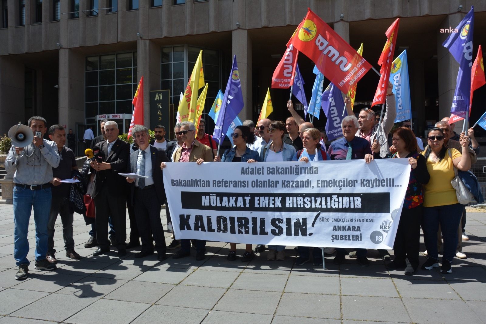 BÜRO EMEKÇİLERİ SENDİKASI: "MÜLAKAT UYGULAMASI İKTİDAR PARTİSİNİN KAYIRMA, GÖNÜL ALMA, RÜŞVET VERME ARACINA DÖNÜŞMÜŞTÜR"