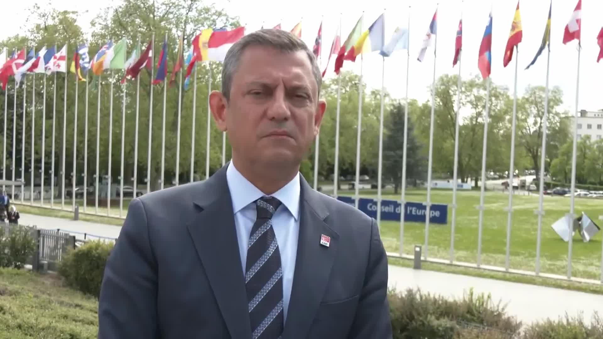 ÖZEL'DEN YSK'NIN HATAY KARARINA TEPKİ: "TALEBİMİZ KAPAĞI BİLE AÇILMADAN REDDEDİLDİ. SİYASİ TALİMATLA YAPILMIŞTIR. ERDOĞAN, SEÇİMLERDEN GEREKLİ MESAJI ALMAMIŞTIR"
