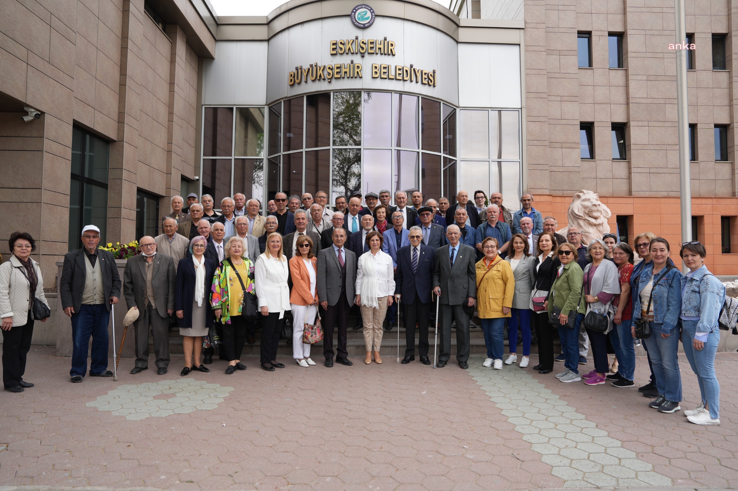 ESKİŞEHİR BÜYÜKŞEHİR BELEDİYE BAŞKANI ÜNLÜCE: “KÖY ENSTİTÜLERİ AYDINLANMA IŞIĞIDIR”