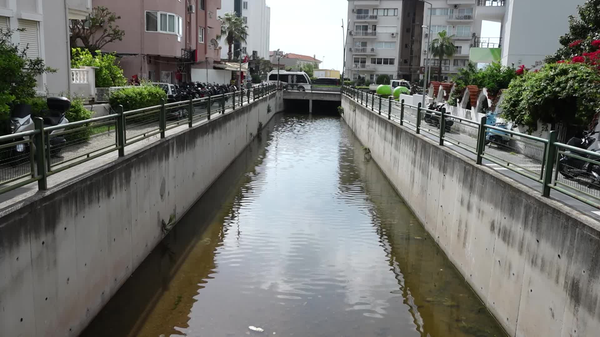 MARMARİS BELEDİYESİ’NDEN DERELERDE TEMİZLİK ÇALIŞMASI