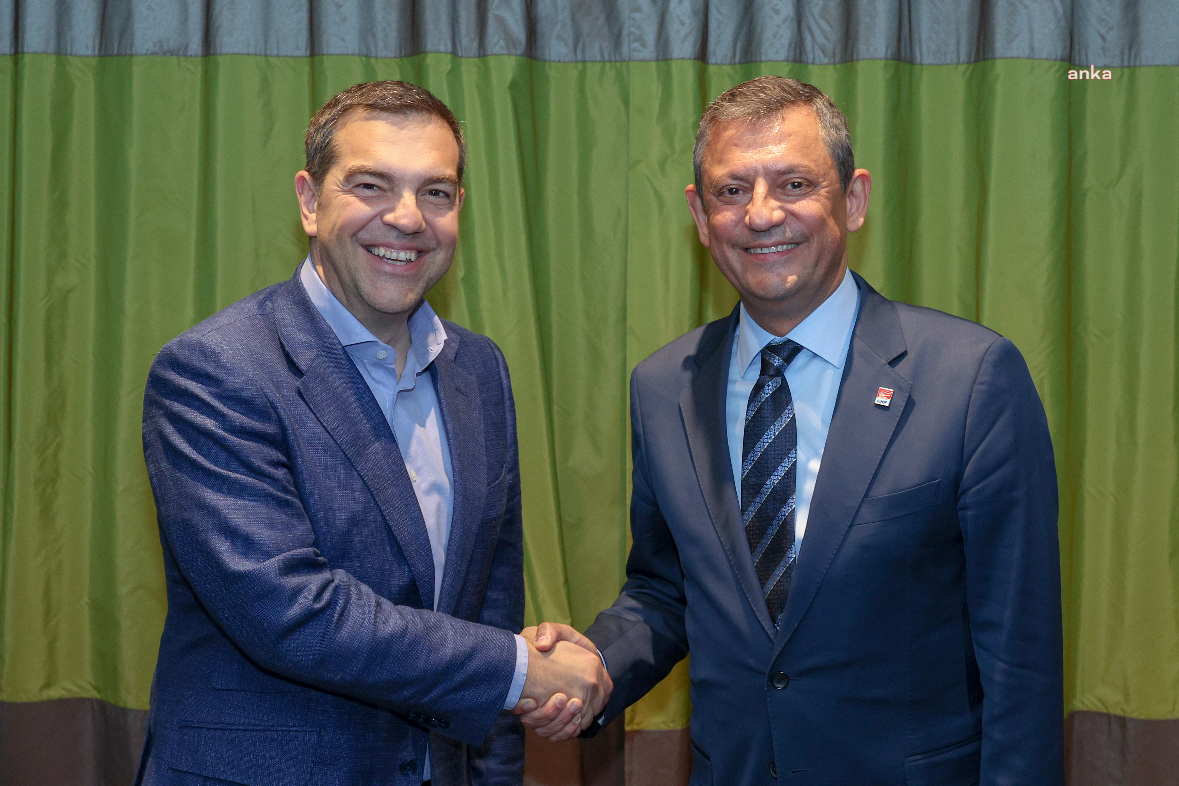 ALEKSIS ÇIPRAS, ÖZGÜR ÖZEL'İ ATİNA'YA DAVET ETTİ