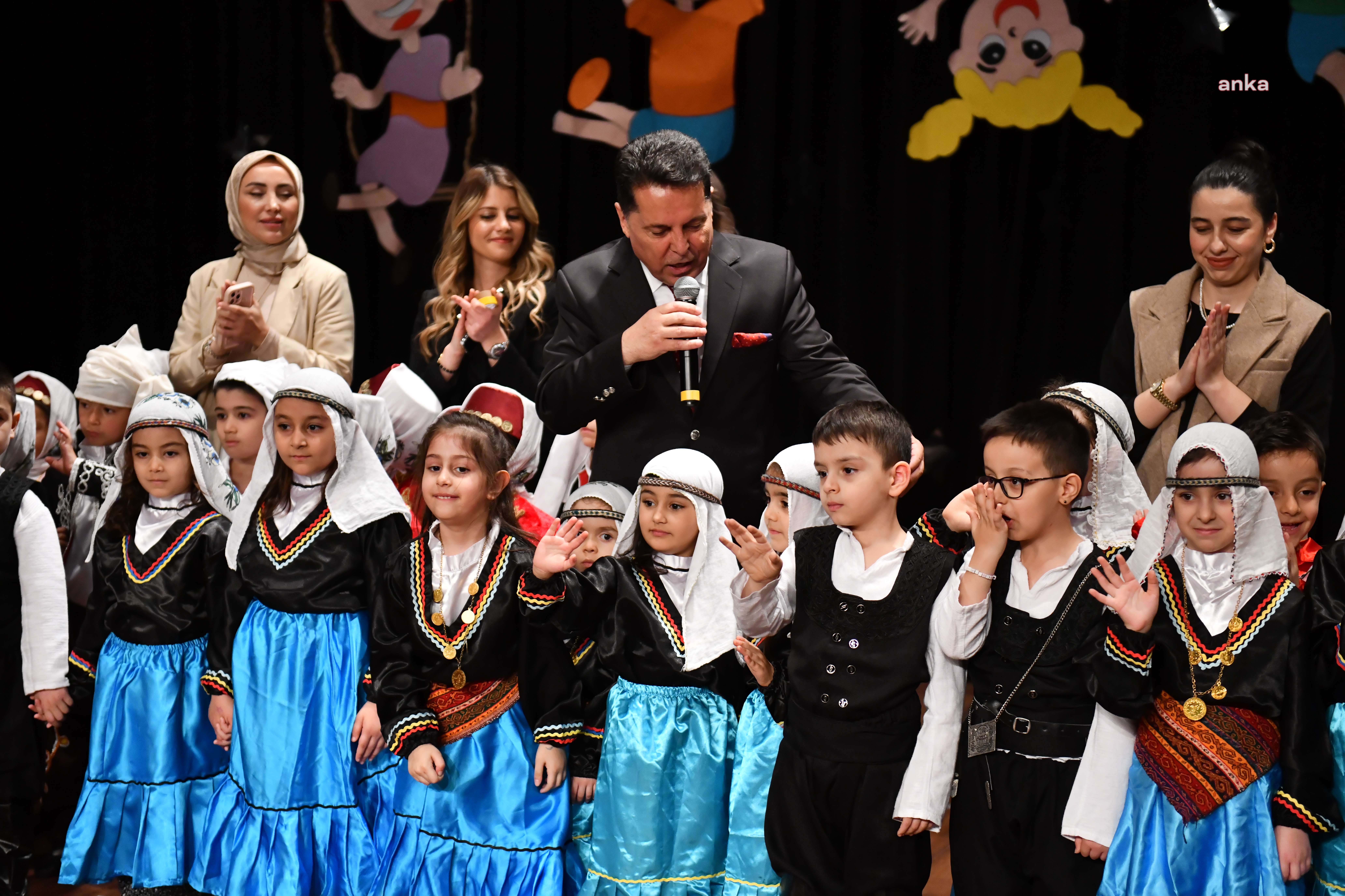 ESENYURT BELEDİYE BAŞKANI ÖZER'DEN KREŞ MÜJDESİ