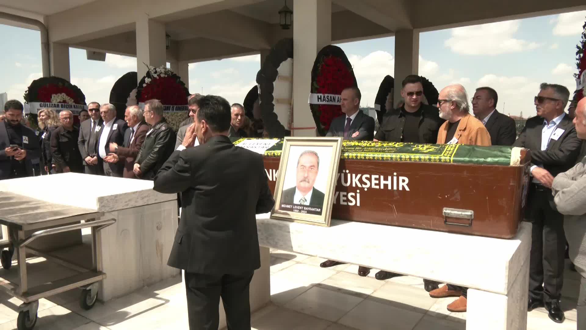 CHP’NİN TBMM GRUP AMİRİ BAYRAKTAR İÇİN CENAZE TÖRENİ... ÖZGÜR ÖZEL VE KILIÇDAROĞLU CENAZE TÖRENİNE KATILDI