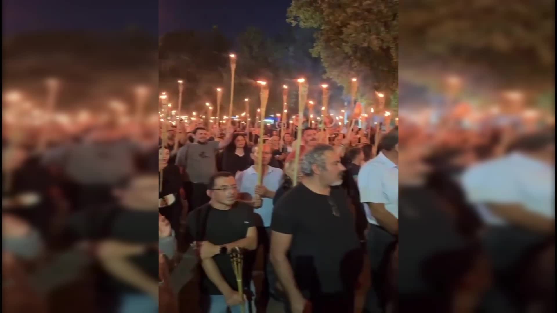 KIBRIS'TA AİLELER, DEPREMDE YIKILAN İSİAS OTEL'DE YAŞAMINI YİTİREN EVLATLARI İÇİN "ADALETE IŞIK TUT" YÜRÜYÜŞÜ DÜZENLEDİ