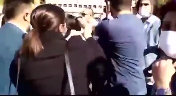 POLİS'İN MÜDAHALESİ SIRASINDA HDP'Lİ VEKİL GÜLİSTAN KOÇYİĞİT YERE DÜŞTÜ