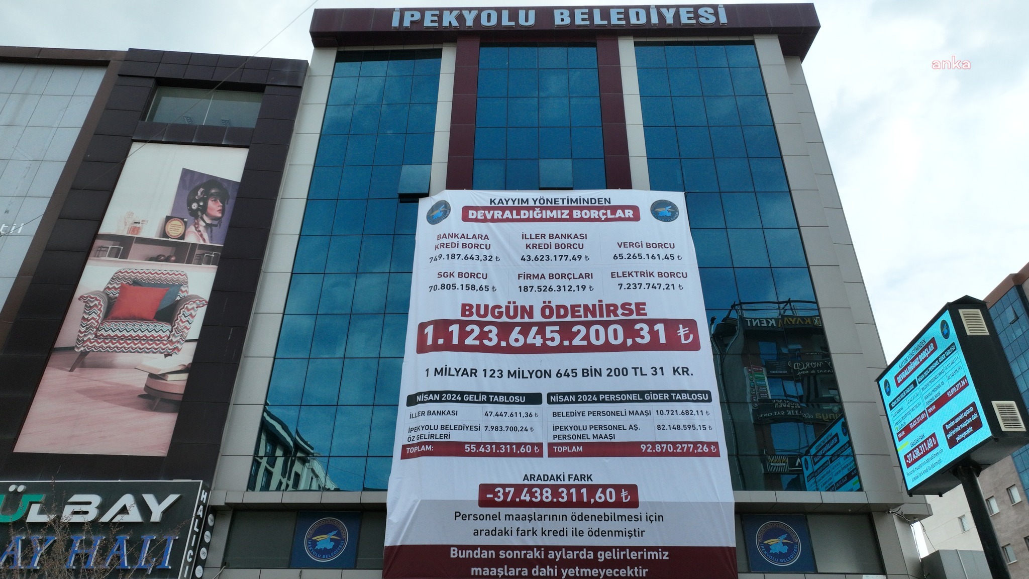 İPEKYOLU BELEDİYESİ’NDE KAYYUMDAN 1 MİLYAR 123 MİLYON TL BORÇ KALDI