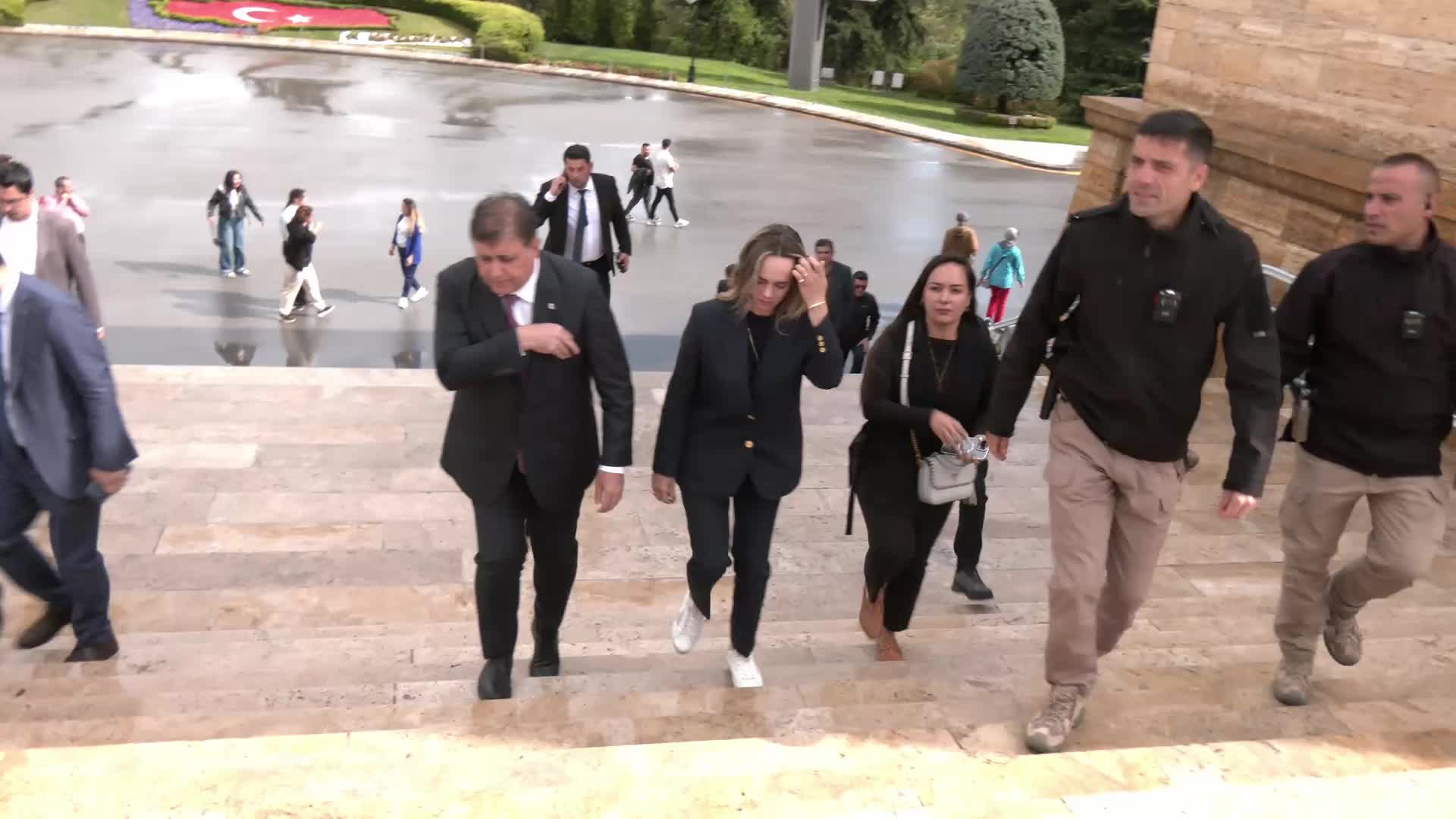 İZMİR BÜYÜKŞEHİR BELEDİYE BAŞKANI CEMİL TUGAY VE İLÇE BELEDİYE BAŞKANLARI ANITKABİR'İ ZİYARET ETTİ