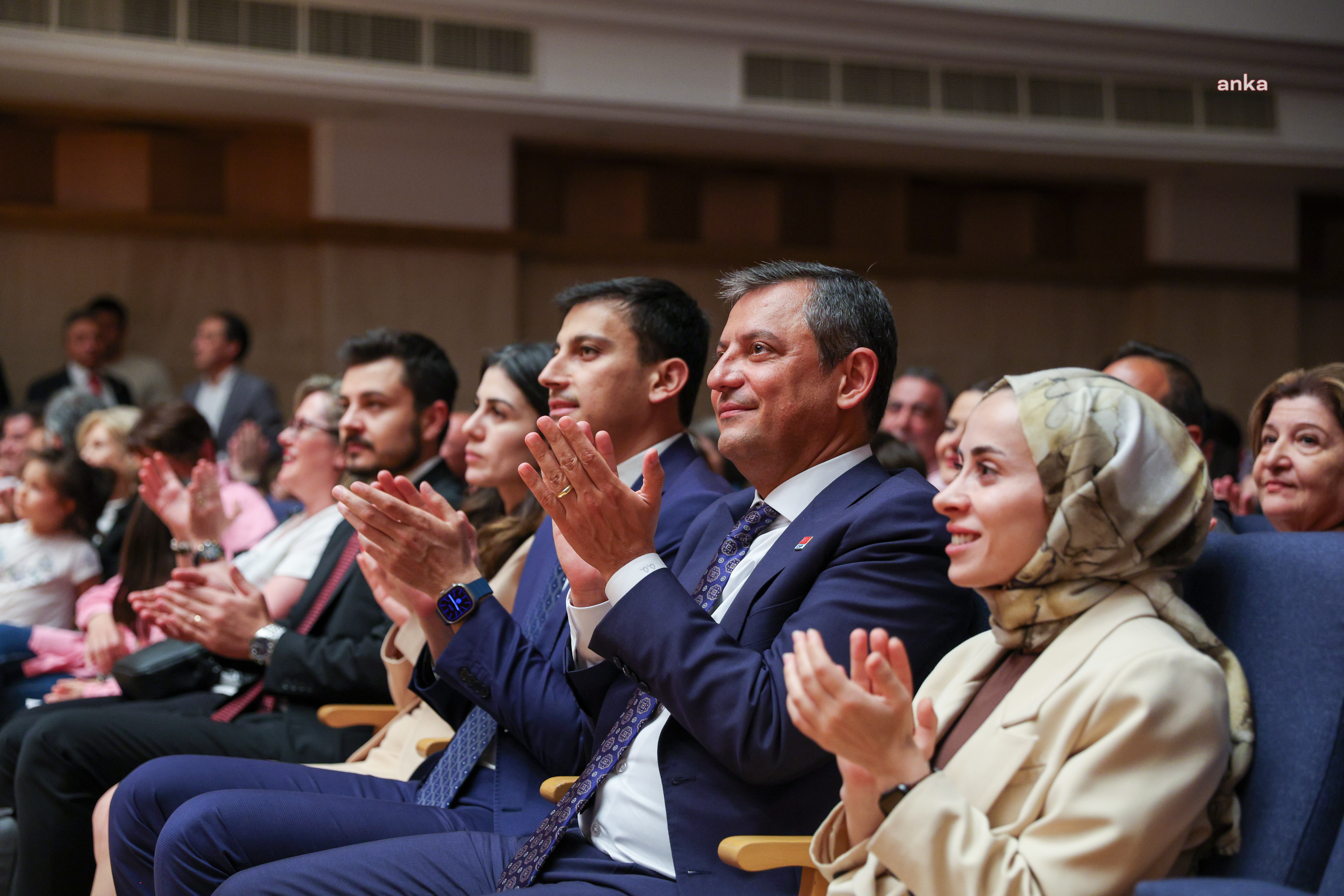 CHP GENEL BAŞKANI ÖZGÜR ÖZEL, BİLKENT ÇOCUK SENFONİ ORKESTRASI KONSERİNİ İZLEDİ