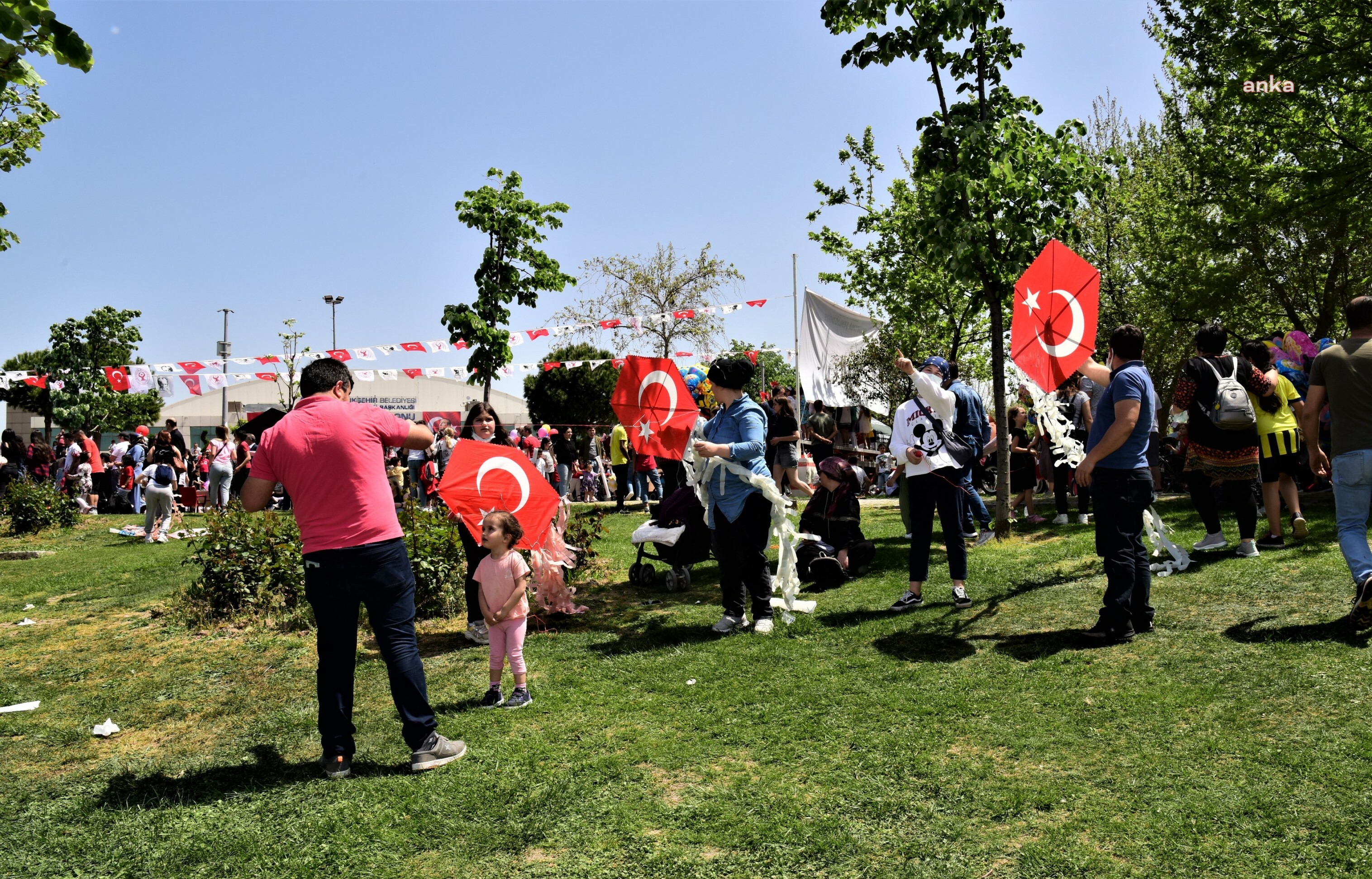 BORNOVA BELEDİYE BAŞKANI ÖMER EŞKİ: “23 NİSAN'DA BORNOVA’DA GÖKYÜZÜNÜ BAYRAĞIMIZIN RENGİNE HEP BİRLİKTE BOYAYACAĞIZ”