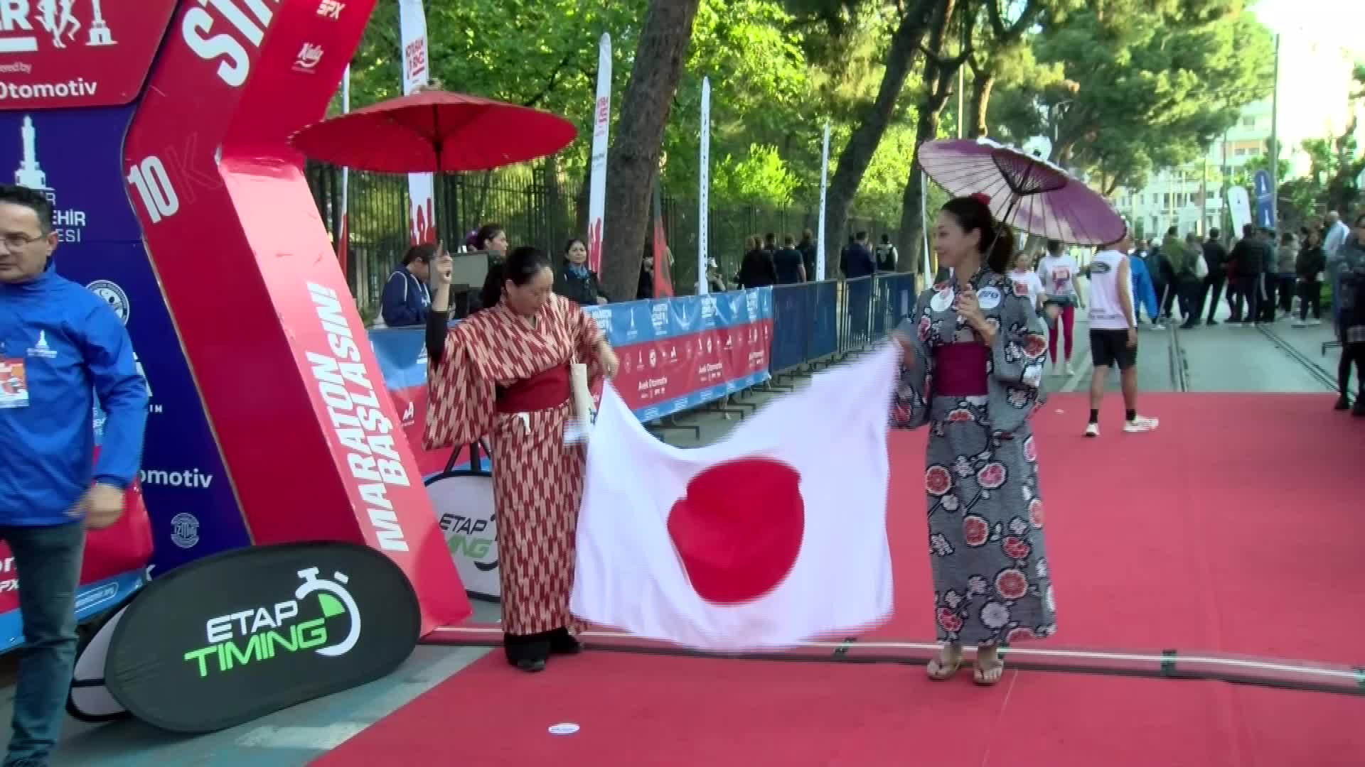 TÜRKİYE’NİN EN HIZLI MARATONU 'MARATON İZMİR AVEK'TE KAZANANLAR BELLİ OLDU