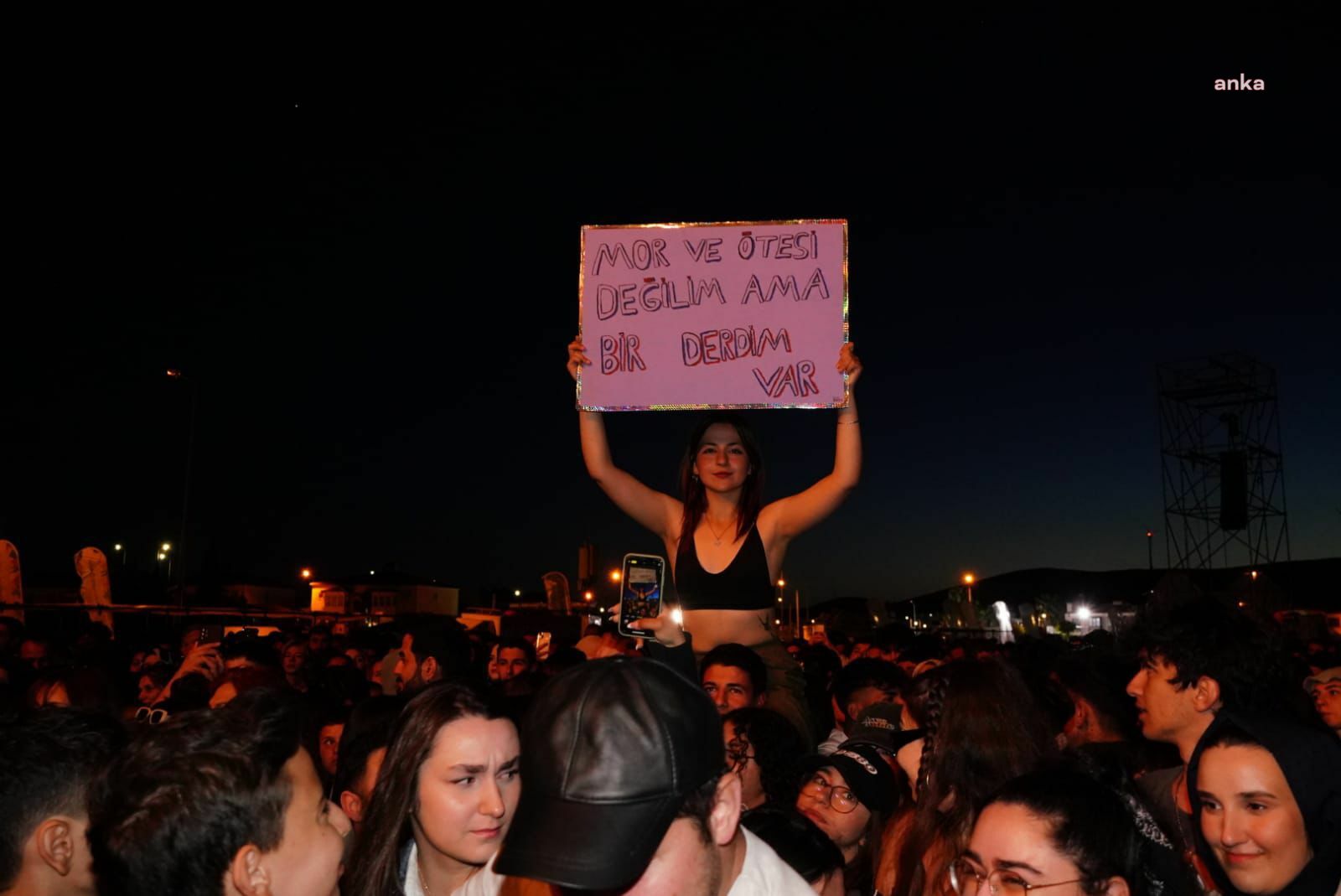 13'ÜNCÜ ALAÇATI OT FESTİVALİ'NDE MOR VE ÖTESİ RÜZGARI