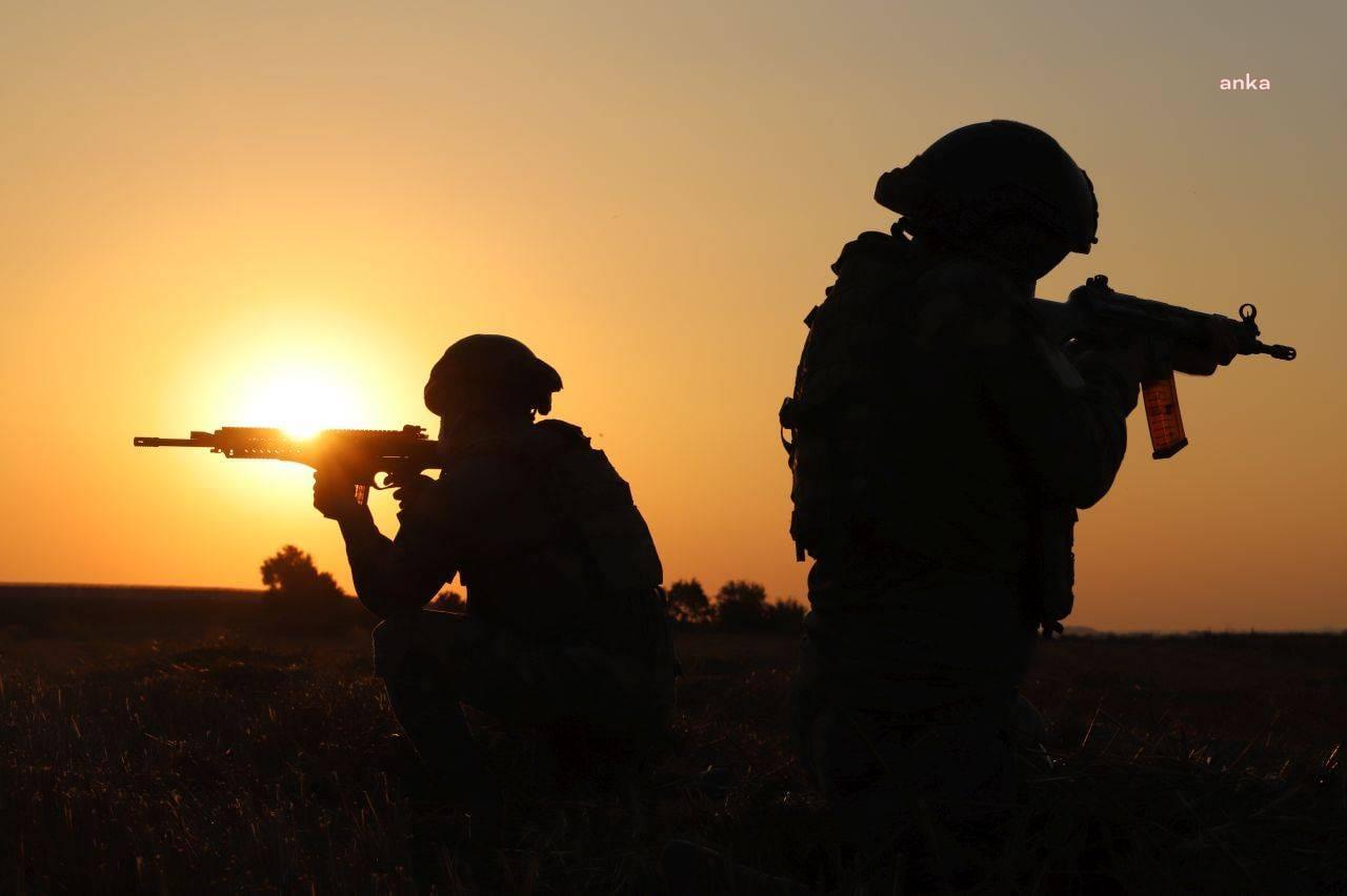 MSB: “IRAK’IN KUZEYİNDEKİ BARINMA ALANLARINDAN KAÇAN 2 PKK’LI TERÖRİST, HABUR’DA TESLİM OLDU”