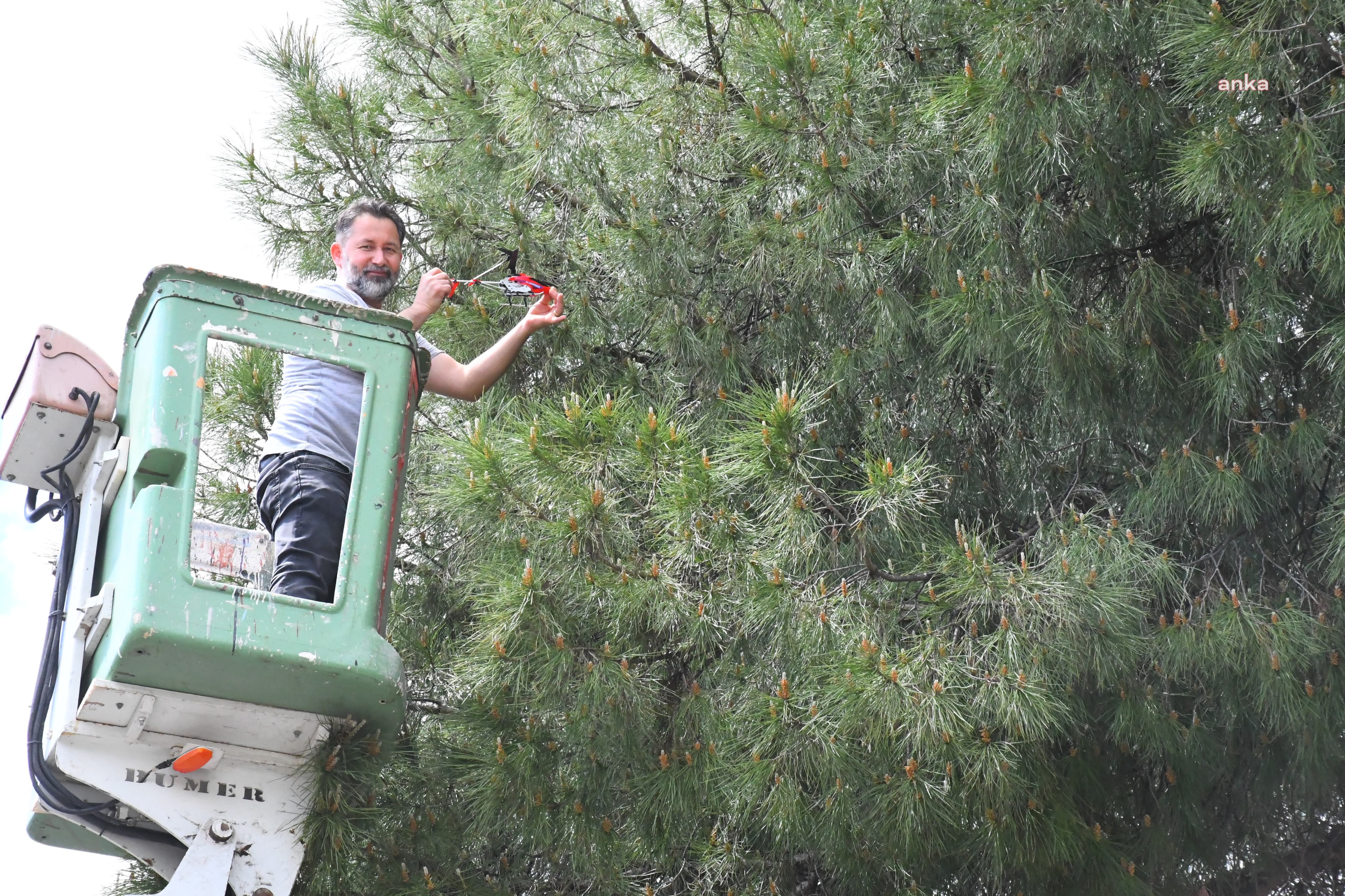 TORBALI'DA HELİKOPTERLERİ AĞAÇTA ASILI KALAN ÇOCUKLAR İÇİN BELEDİYE SEFERBER OLDU