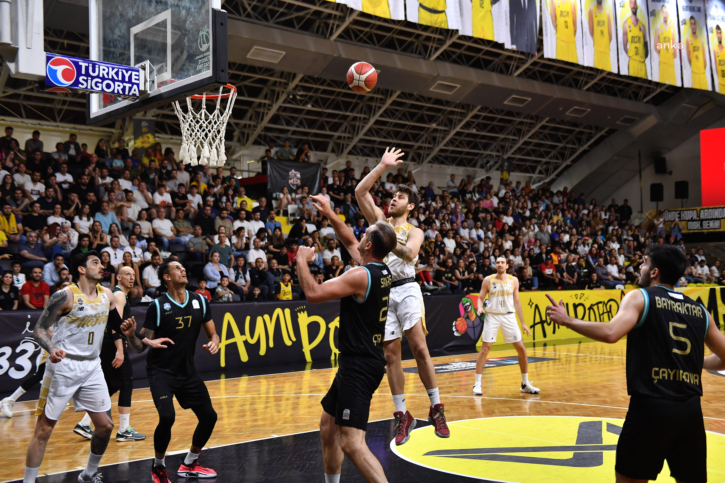 MERSİN BÜYÜKŞEHİR BELEDİYESİ ERKEK BASKETBOL TAKIMI, ÇAYIROVA’YI 79-67 YENDİ