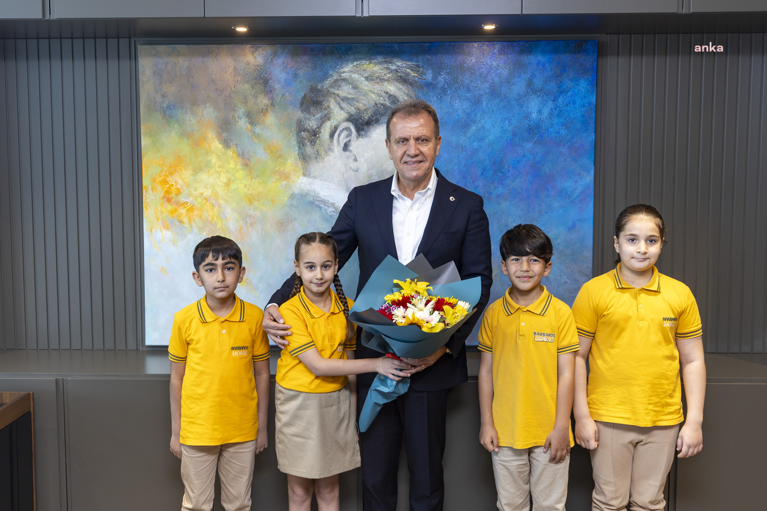 MERSİN BÜYÜKŞEHİR BELEDİYE BAŞKANI SEÇER, İLKOKUL ÖĞRENCİLERİNİ AĞIRLADI