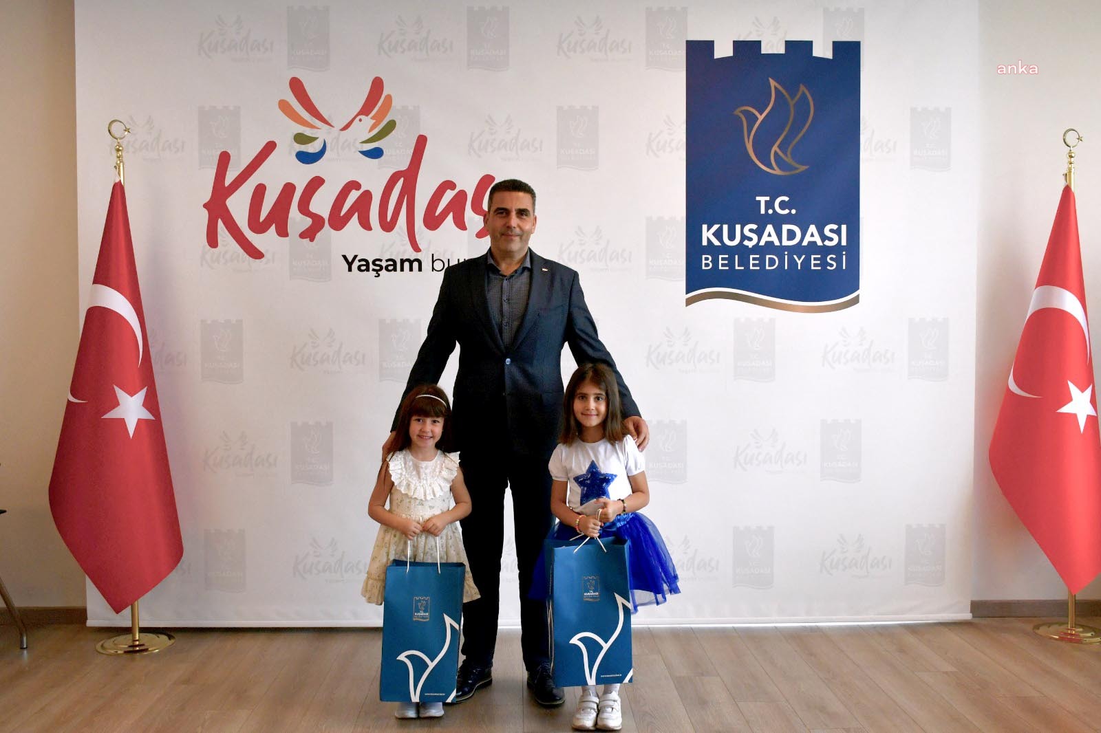 KUŞADASI BELEDİYESİ, 23 NİSAN GELENEĞİNİ BU YIL DA DEVAM ETTİRDİ