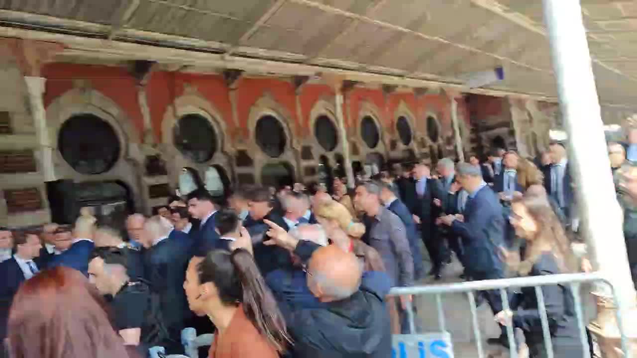 İSTANBUL VALİLİĞİ YETKİLİLERİ: STEİNMEİER'E FİLİSTİN PROTESTOSU SIRASINDA "UZAKLAŞTIRMA" YAPILDI, HENÜZ GÖZALTI YOK