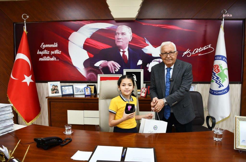 KARADENİZ EREĞLİ BELEDİYE BAŞKANI POSBIYIK, KOLTUĞUNU İLKOKUL ÖĞRENCİSİ BAŞAK YİĞİT’E EMANET ETTİ