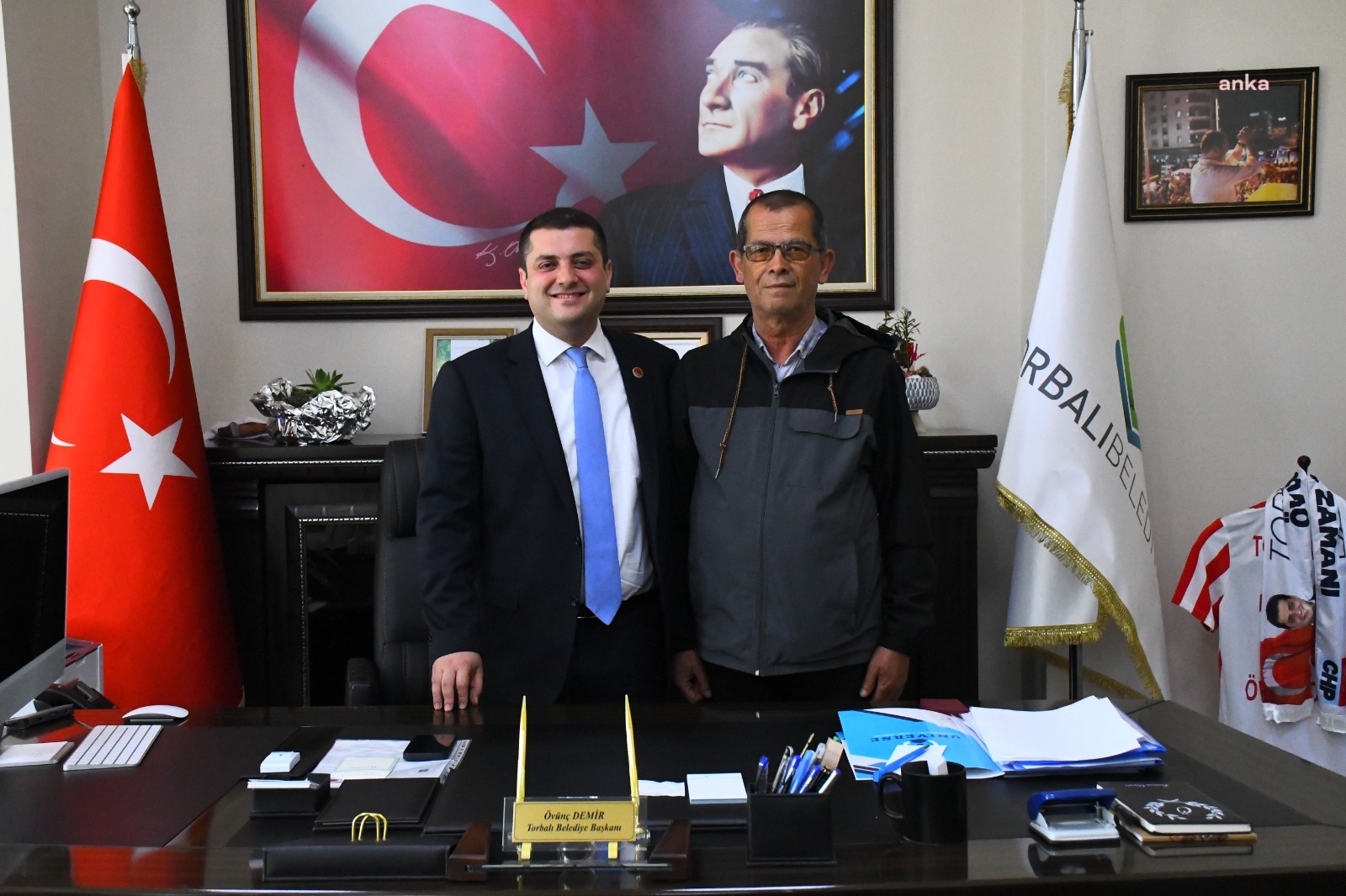 TORBALI BELEDİYE BAŞKANI DEMİR’DEN BANDO ŞEFİ AYTEKİN ÖZEN’E DESTEK