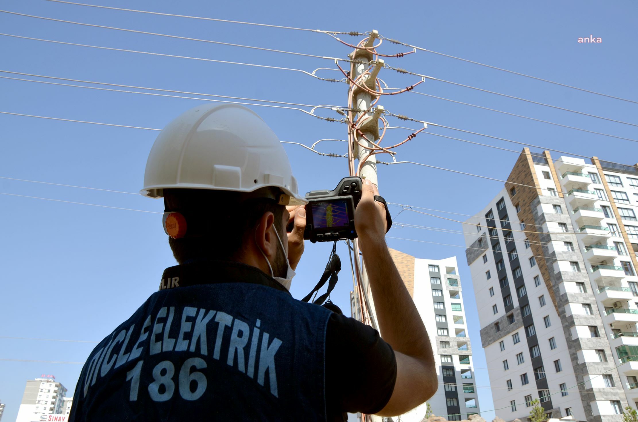 DİCLE ELEKTRİK, UZUN YILLAR BORCUNU ÖDEMEYEN ABONELERİ UYARDI: KAMU GÖREVİNİ ENGELLEYENLER 5 YILA KADAR HAPİS CEZASI ALABİLİR