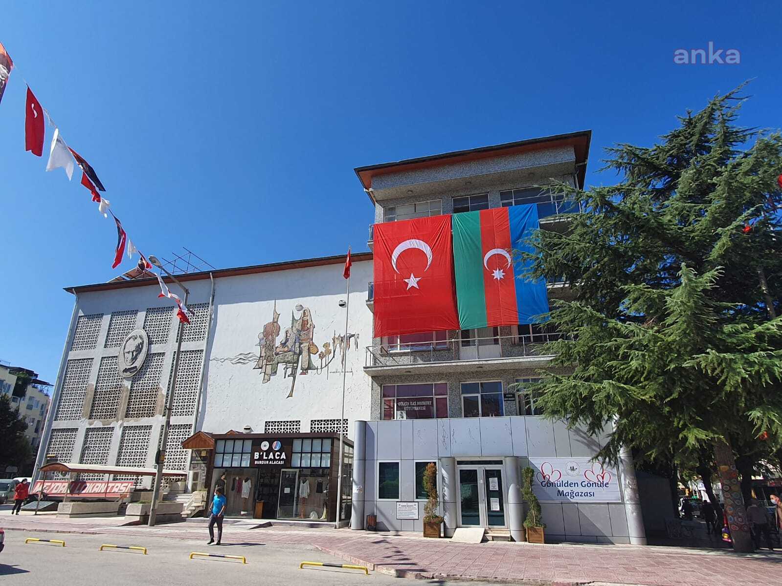 BURDUR BELEDİYESİ'NDEN AZERBAYCAN'A BAYRAKLI DESTEK