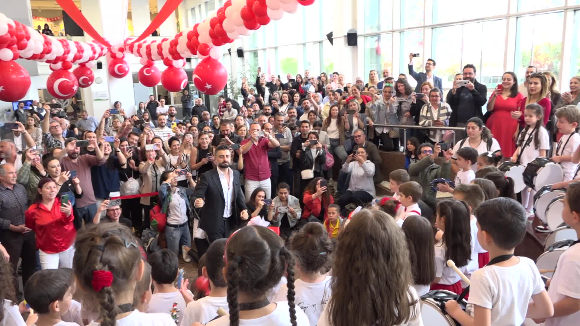 ÇANKAYA’DA “23 NİSAN ÇOCUKLAR SERGİSİ” ZİYARETE AÇILDI