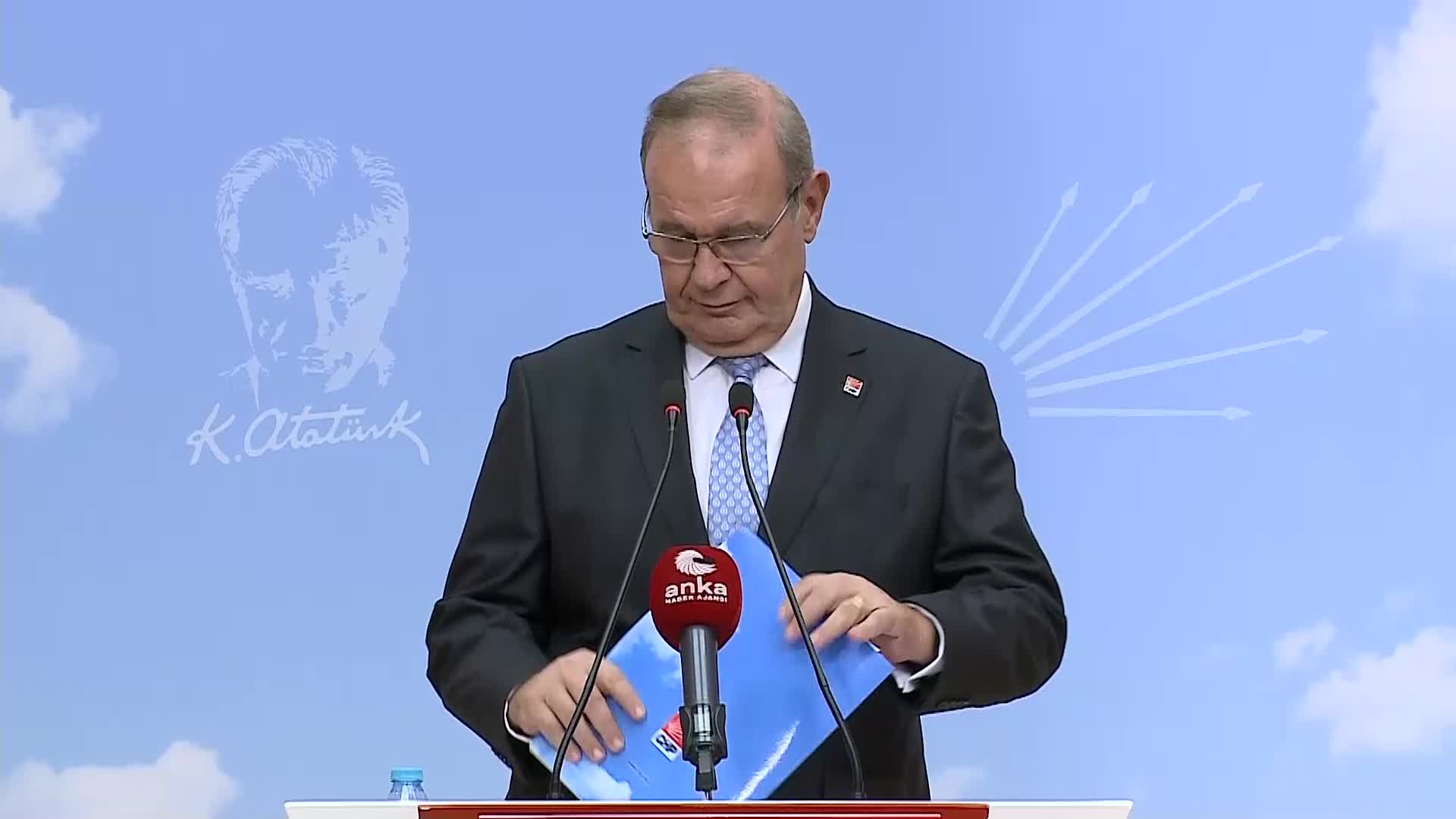 ÖZTRAK: ERDOĞAN'A GÜLELİM Mİ YOKSA ÜLKEYİ DÜŞÜRDÜĞÜ DURUMA AĞLAYALIM MI BİLEMEDİK
