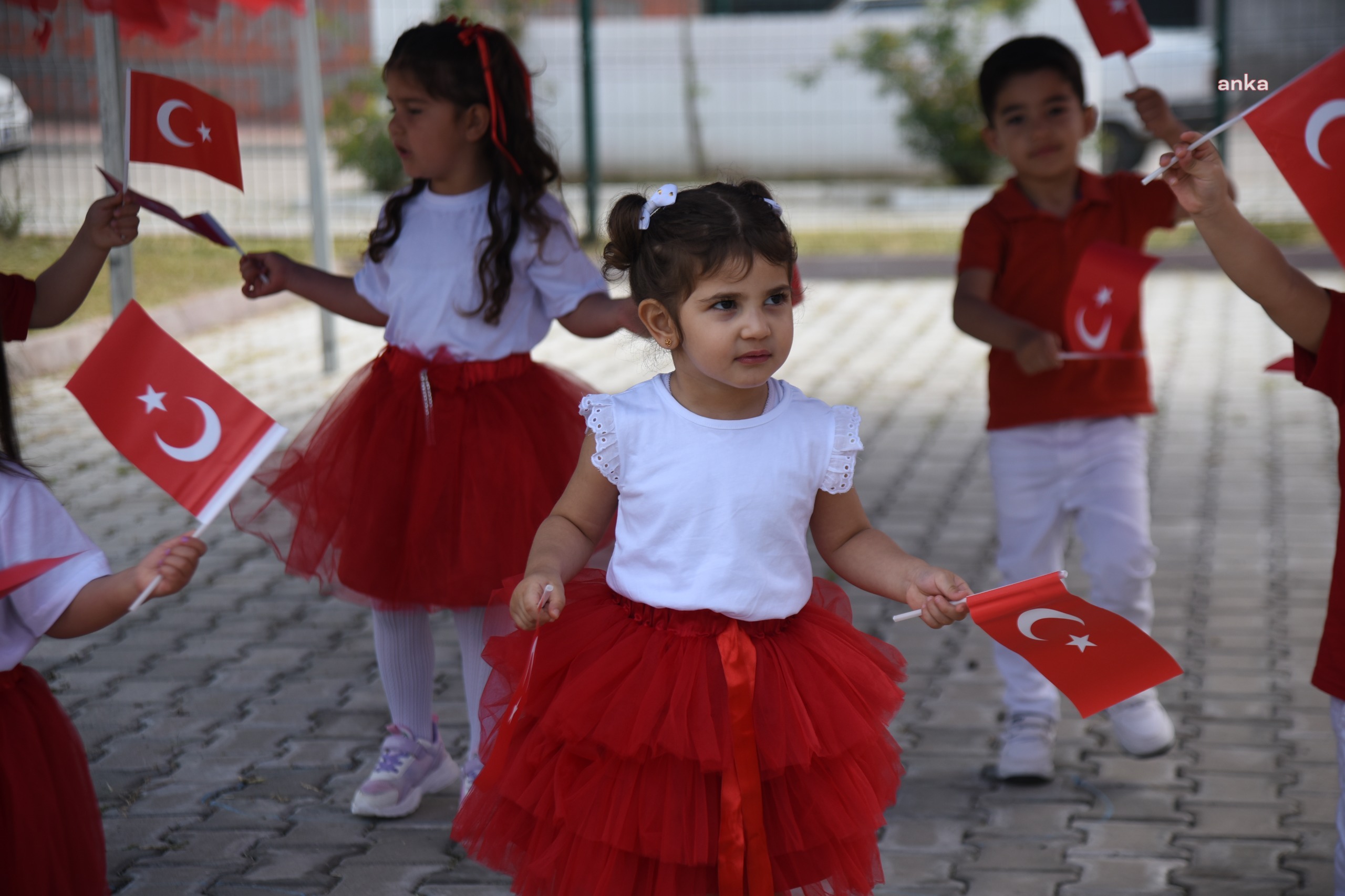 CEYHAN BELEDİYE BAŞKANI AYDAR, ÇOCUKLARIN 23 NİSAN COŞKUSUNA ORTAK OLDU