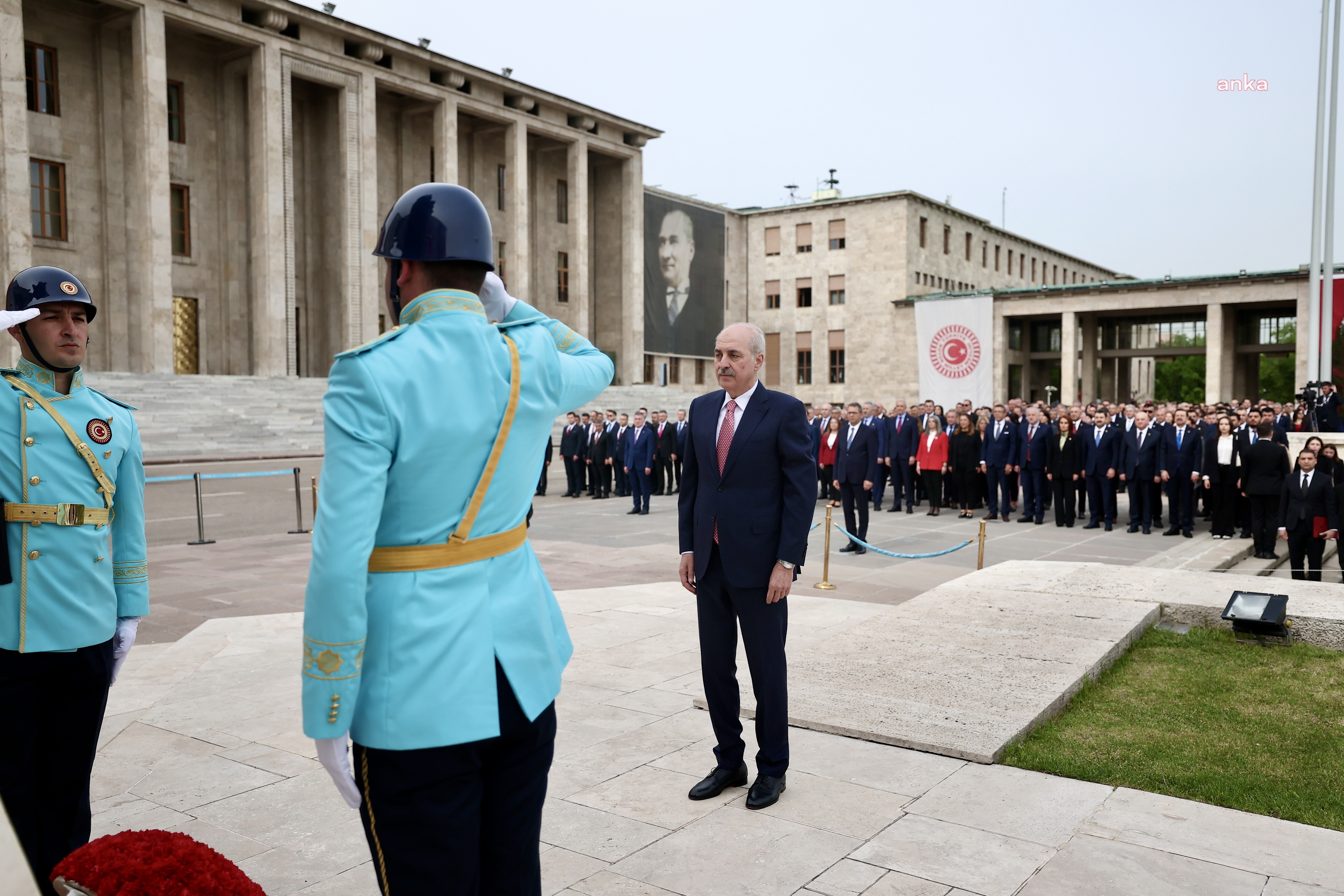 TBMM'DE ATATÜRK ANITI'NDA TÖREN DÜZENLENDİ