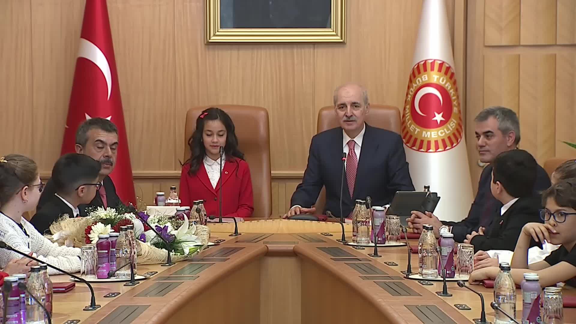 MECLİS BAŞKANI KURTULMUŞ, MAKAMINI 6. SINIF ÖĞRENCİSİ ARSLAN’A DEVRETTİ: “ÇOCUKLARIN MUTLU VE HUZURLU BİR TÜRKİYE’DE YAŞAMASI İÇİN ÇALIŞACAĞIM”