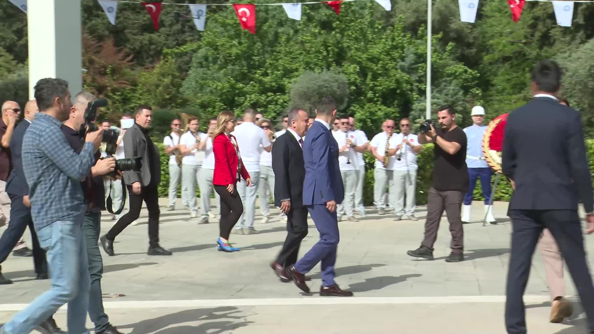 ANTALYA BÜYÜKŞEHİR BELEDİYE BAŞKANI BÖCEK, KOLTUĞUNU İLKOKUL ÖĞRENCİSİ ANIL KILINÇKAYA’YA DEVRETTİ