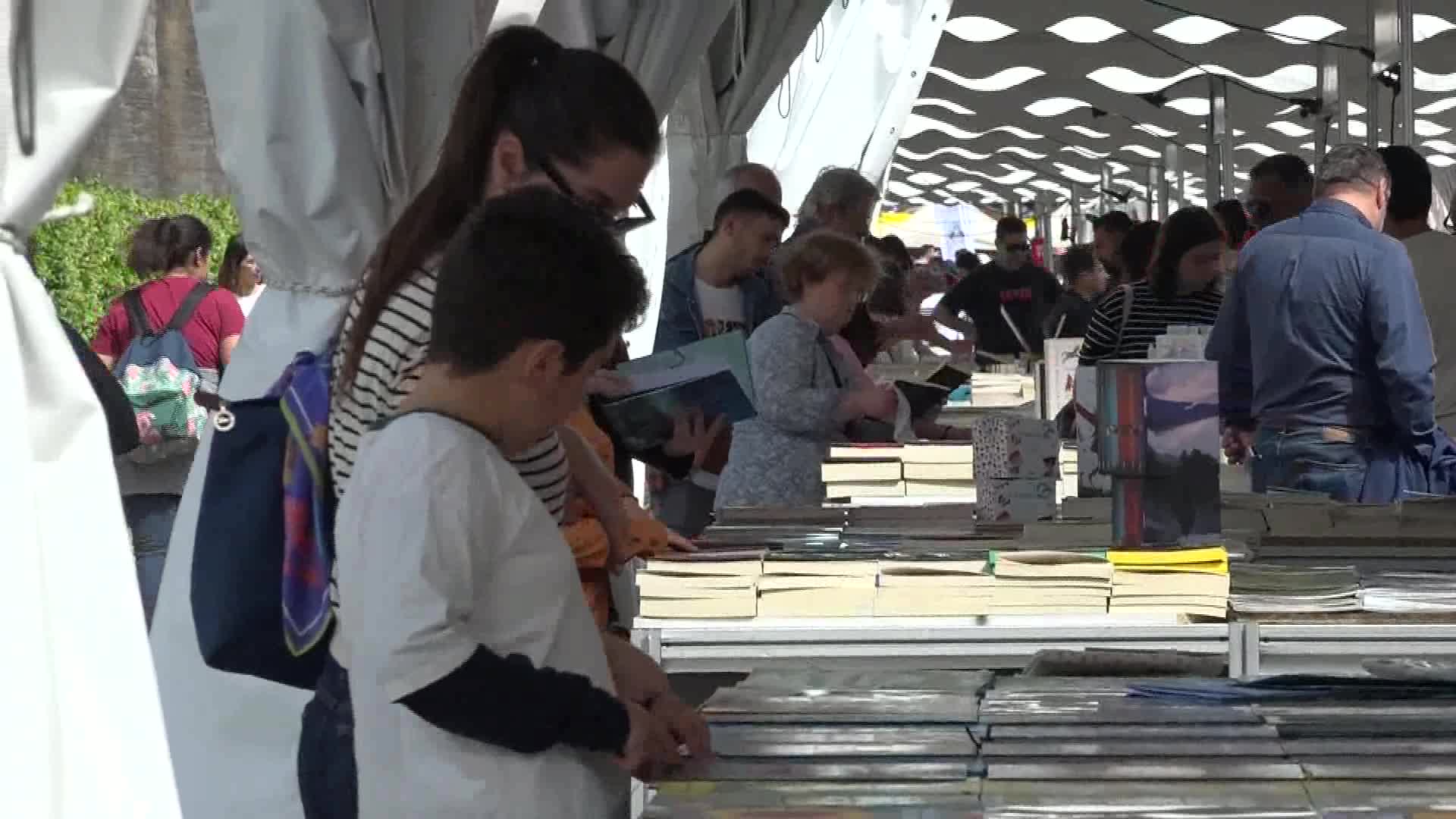 İZMİR KİTAP FUARI, KİTAPSEVERLERİN KÜLTÜRPARK ÖZLEMİNİ GİDERİYOR