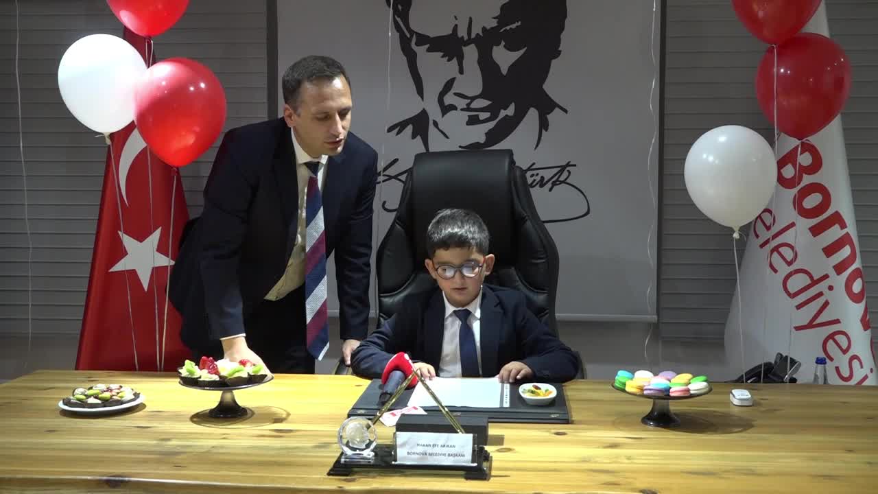 BORNOVA BELEDİYESİ’NİN ‘ÇOCUK BAŞKAN’I ARIKAN’DAN FİLİSTİN MESAJI