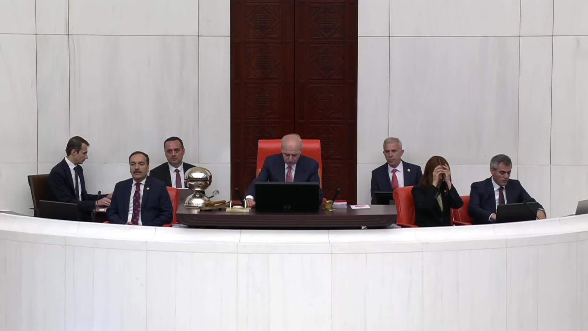 TBMM GENEL KURULU ÖZEL GÜNDEMLE TOPLANDI...KURTULMUŞ: "YENİ ANAYASA ÇALIŞMALARINI ÖNÜMÜZDEKİ HAFTA PARTİLERLE YAPACAĞIMIZ TEMASLARLA BAŞLATIYORUZ"