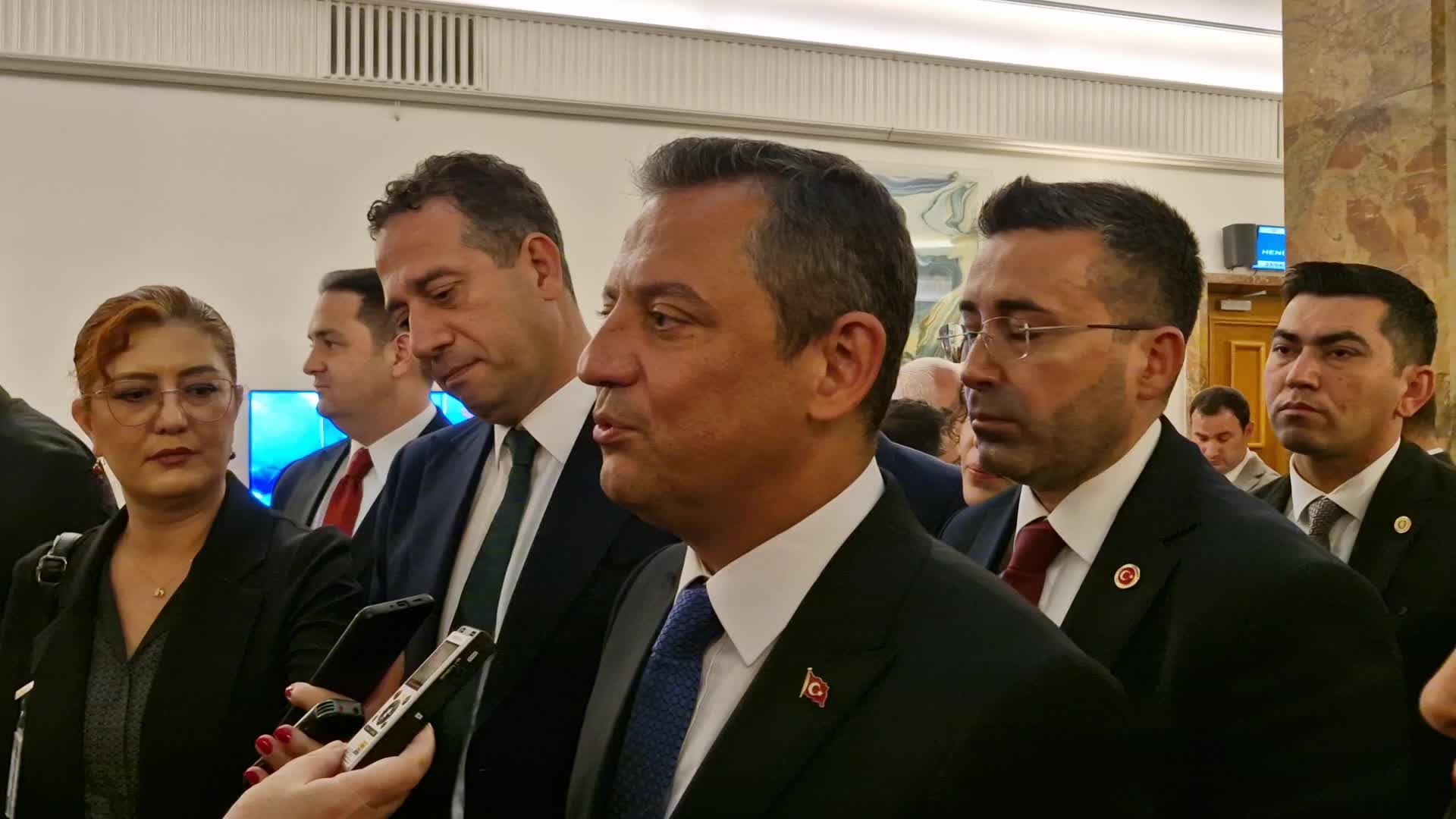 ÖZEL'DEN ERDOĞAN'IN ANAYASA ÇAĞRISINA YANIT: "BİR ŞEYİ DEĞİŞTİRMEK İSTİYORSANIZ ÖNCE MEVCUDUNA UYUN DA ONU GÖRELİM''