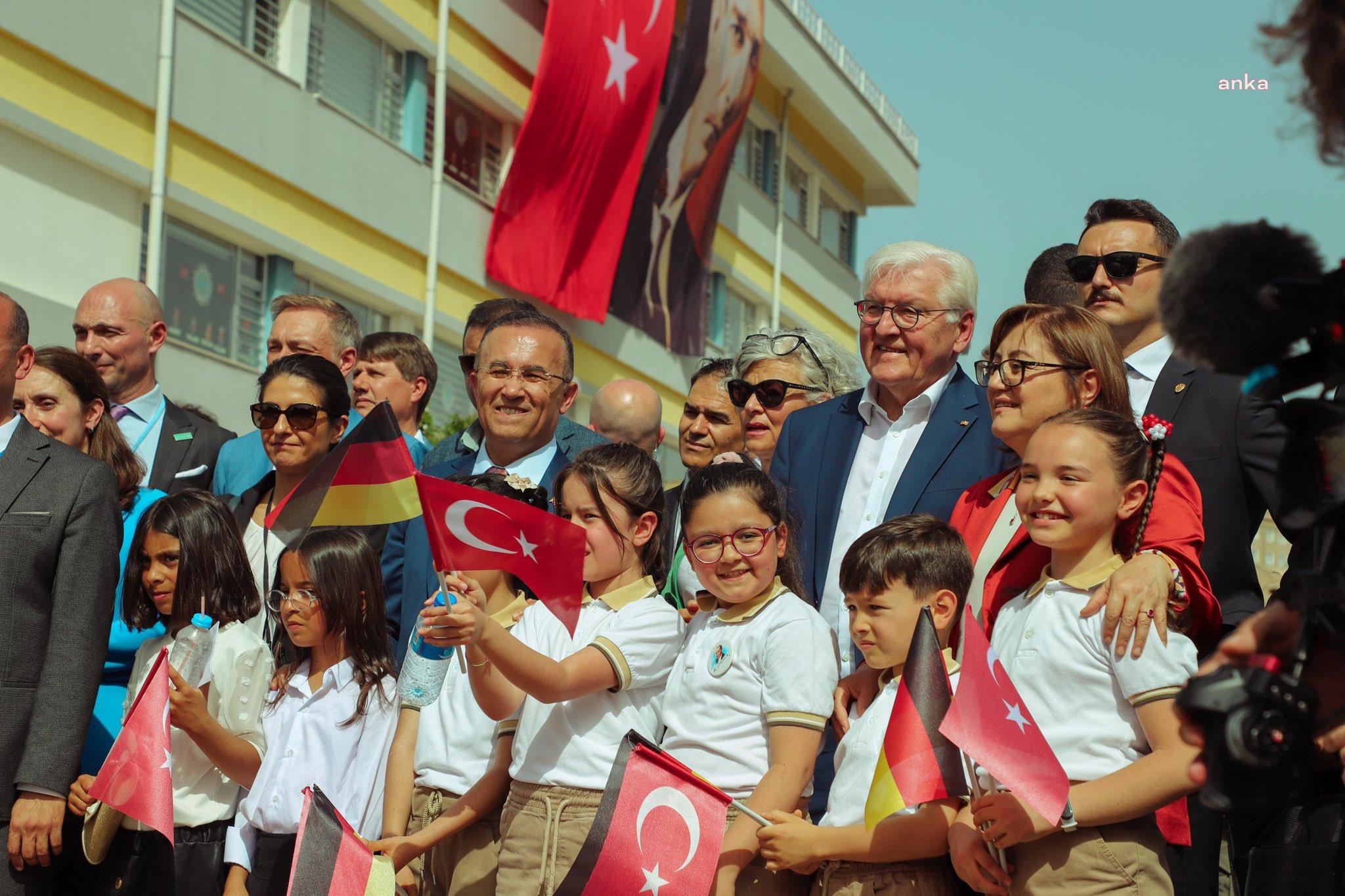 ALMANYA CUMHURBAŞKANI STEİNMEİER, GAZİANTEP'TE GAZİKENT İLKOKULU'NU ZİYARET ETTİ