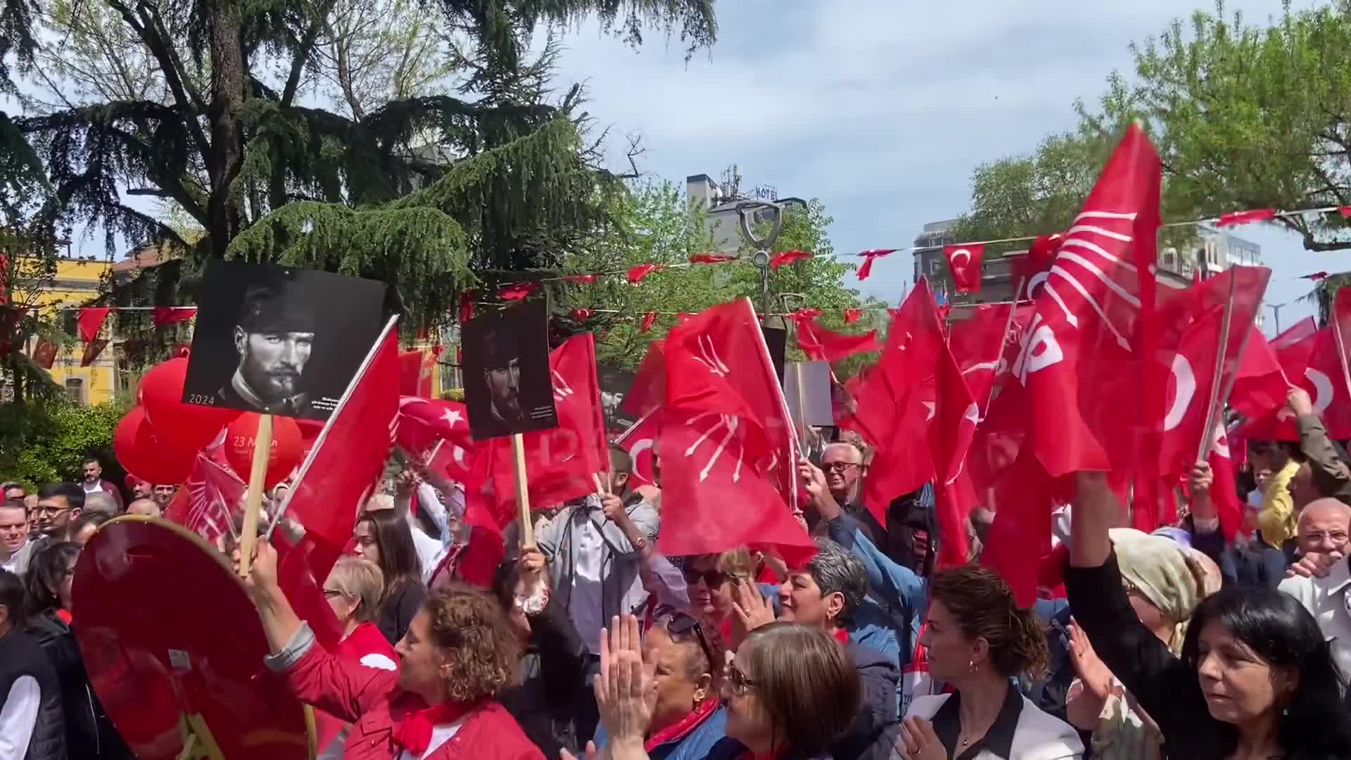 CHP TRABZON İL BAŞKANLIĞI'NDAN 23 NİSAN KUTLAMASI