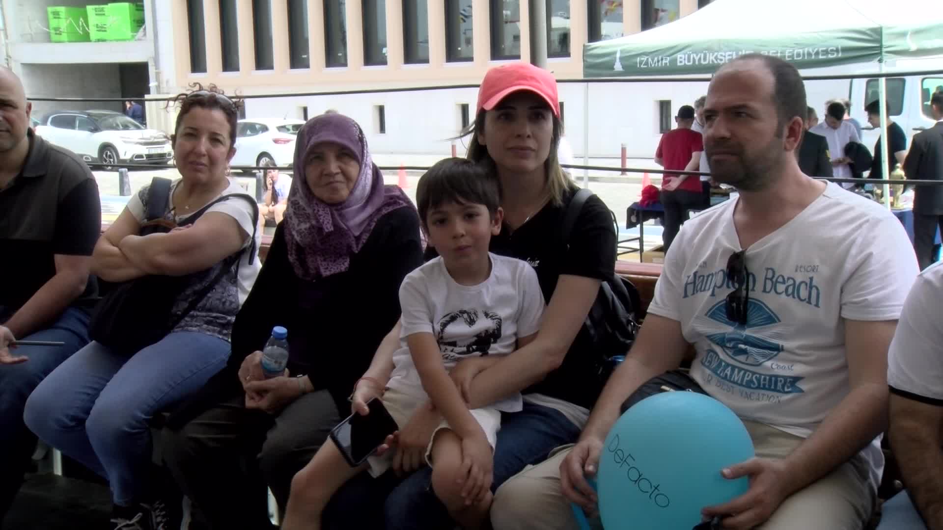 TCG NUSRET MÜZE GEMİSİ İZMİR'DE ZİYARETÇİLERİN AKININA UĞRADI