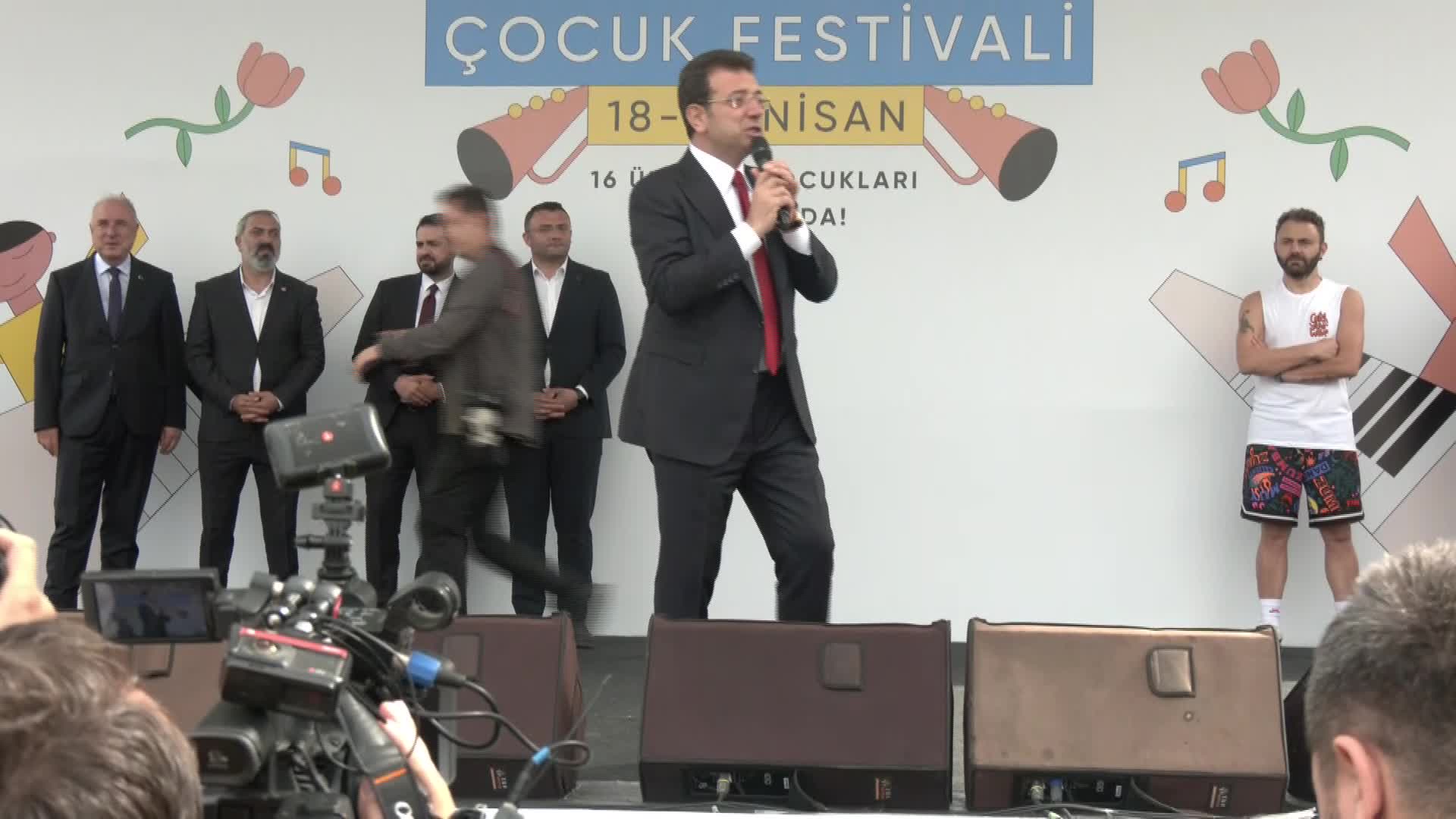 İMAMOĞLU: “23 NİSAN BİR ÜLKEMİZ VAR DİYOR, ÖZGÜRLÜK VAR DİYOR, DEMOKRASİ VAR DİYOR"